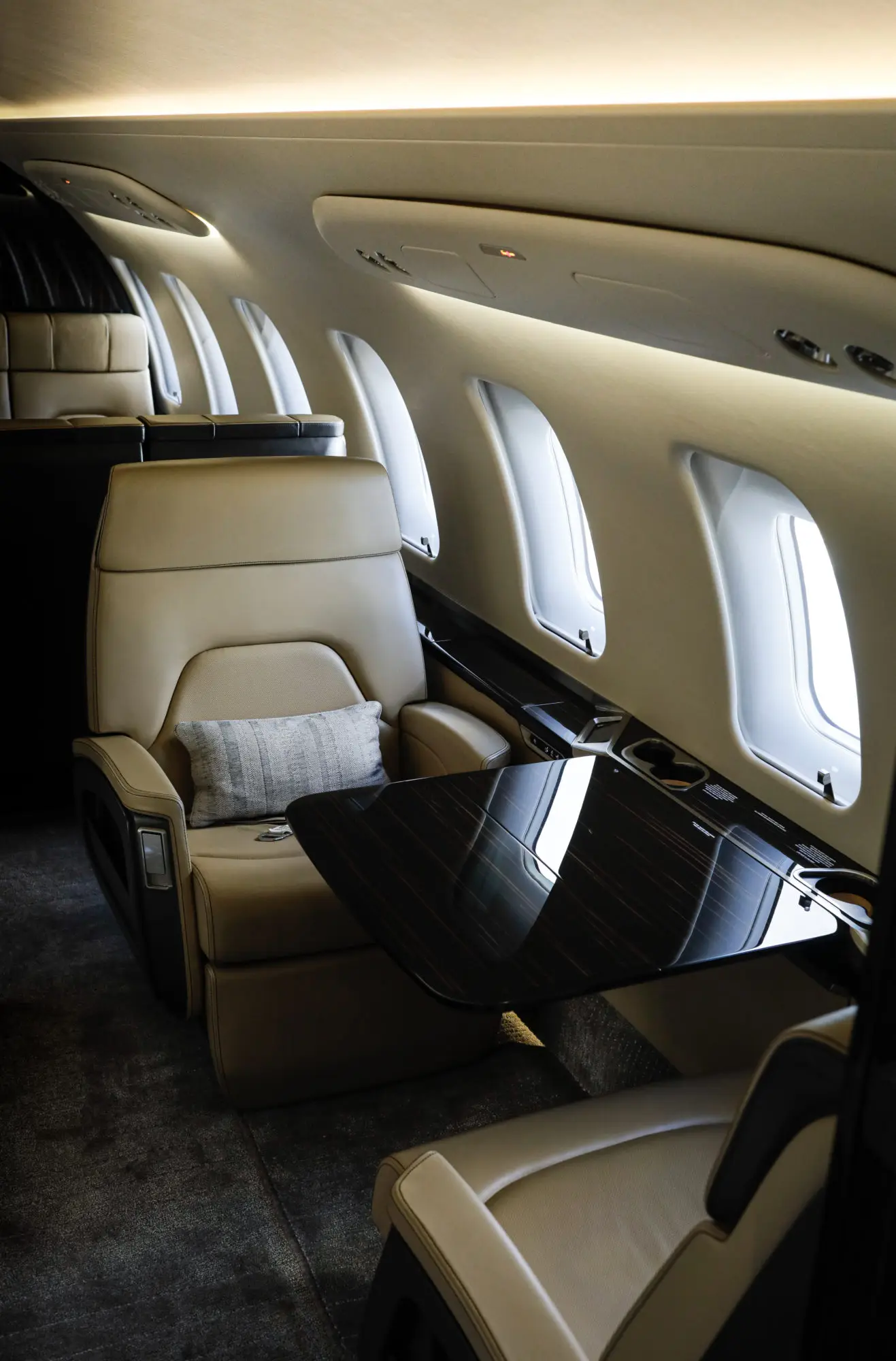 Bombardier Challenger 650 2-TRVL operated by Volare Aviation, Ltd. photo 5
