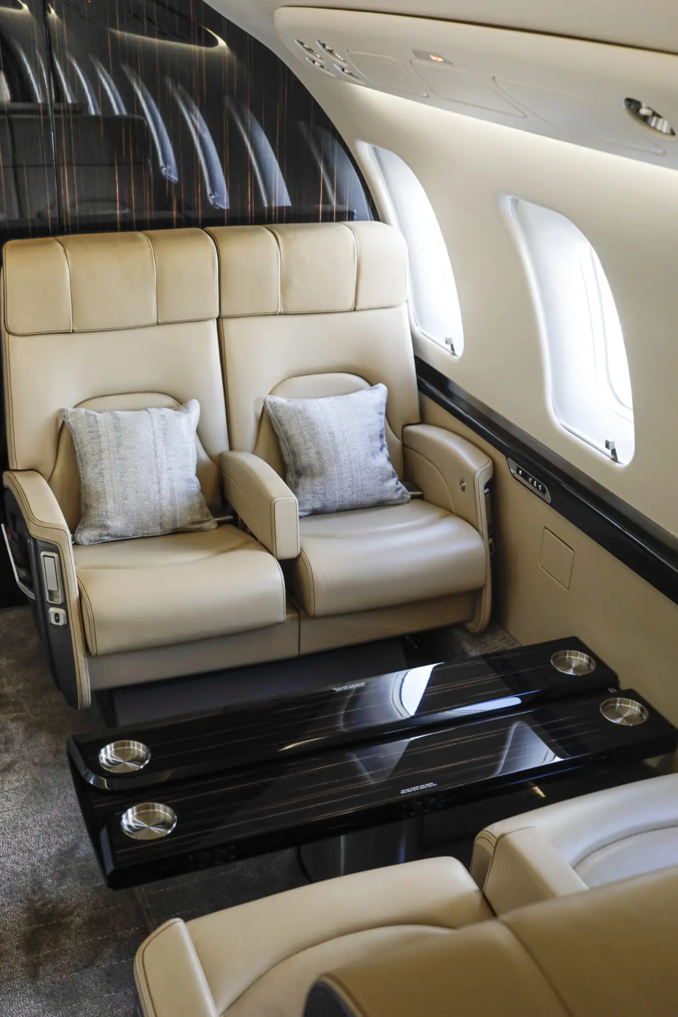 Bombardier Challenger 650 2-TRVL operated by Volare Aviation, Ltd. photo 6