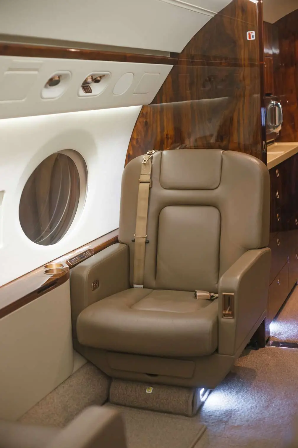Gulfstream G450 4K-AZ888 operated by ASG Business Aviation photo 6