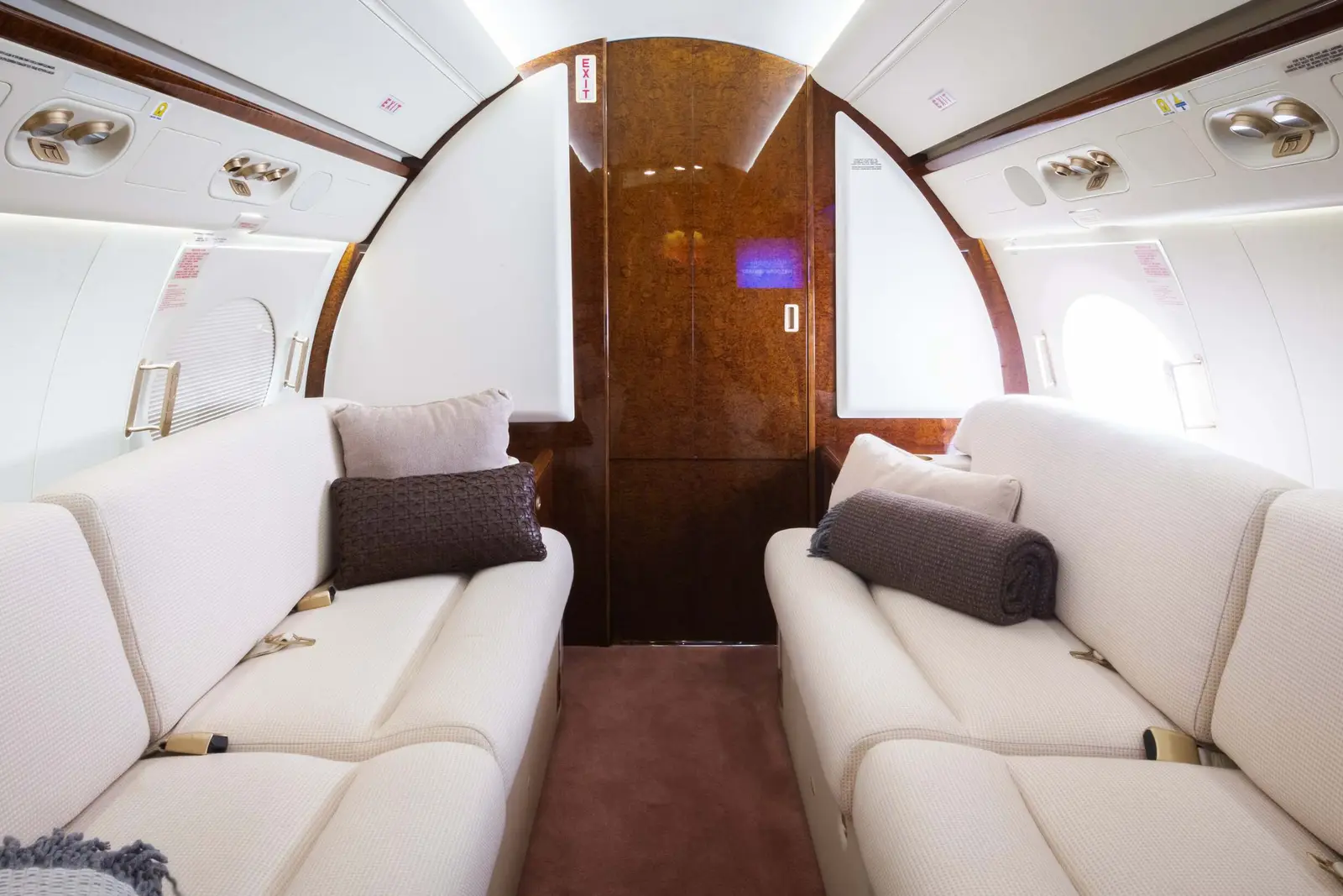 Gulfstream G550 4K-JJ888 operated by ASG Business Aviation photo 2