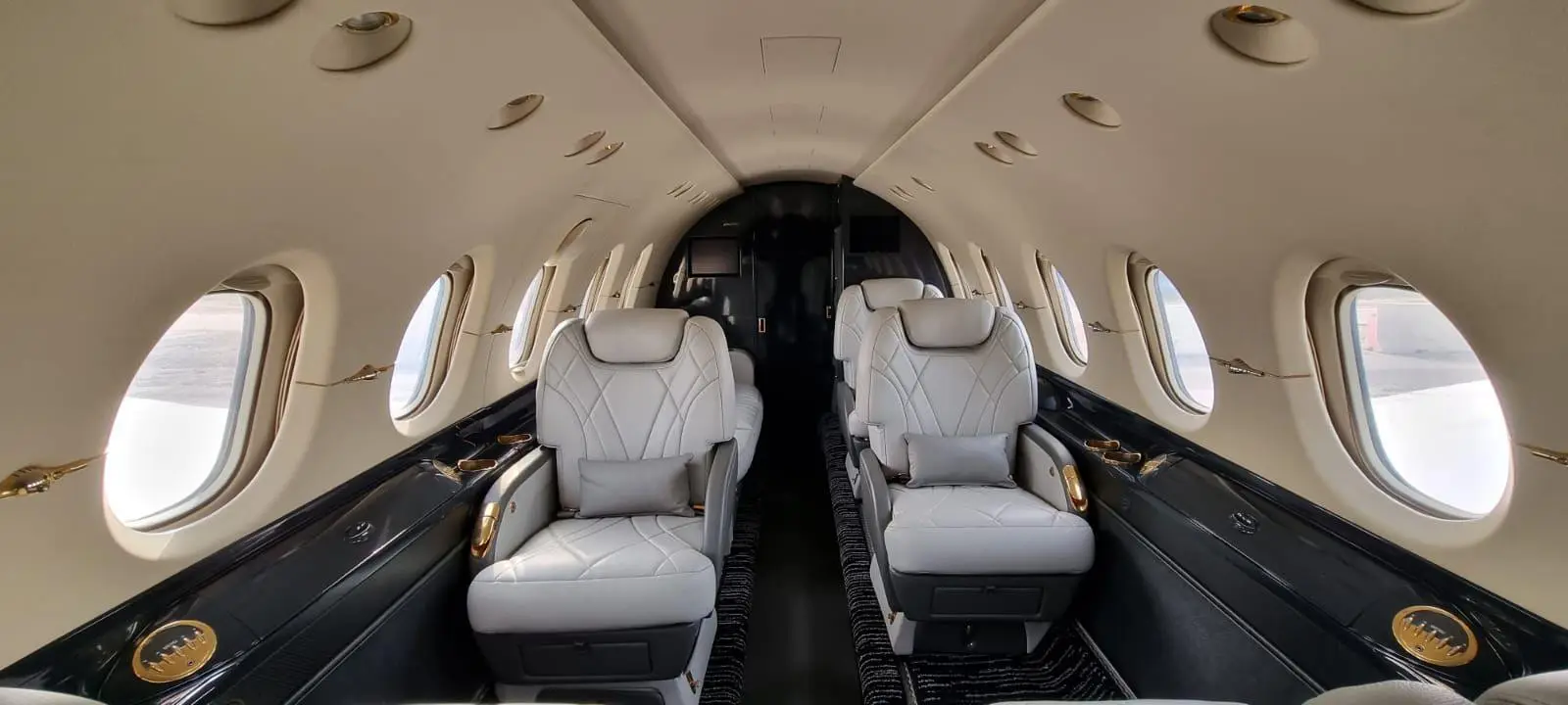 Beechcraft Hawker 800XPi 4X-CNZ operated by Arrow Aviation Israel photo 4