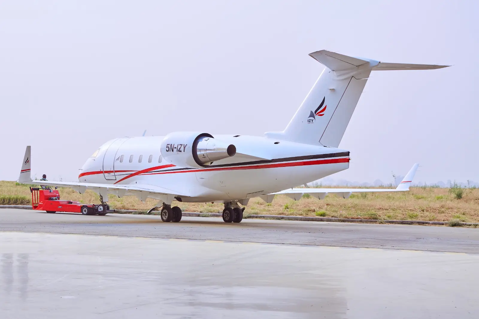 Bombardier Challenger 604 5N-IZY operated by Izy Air, Ltd. photo 2