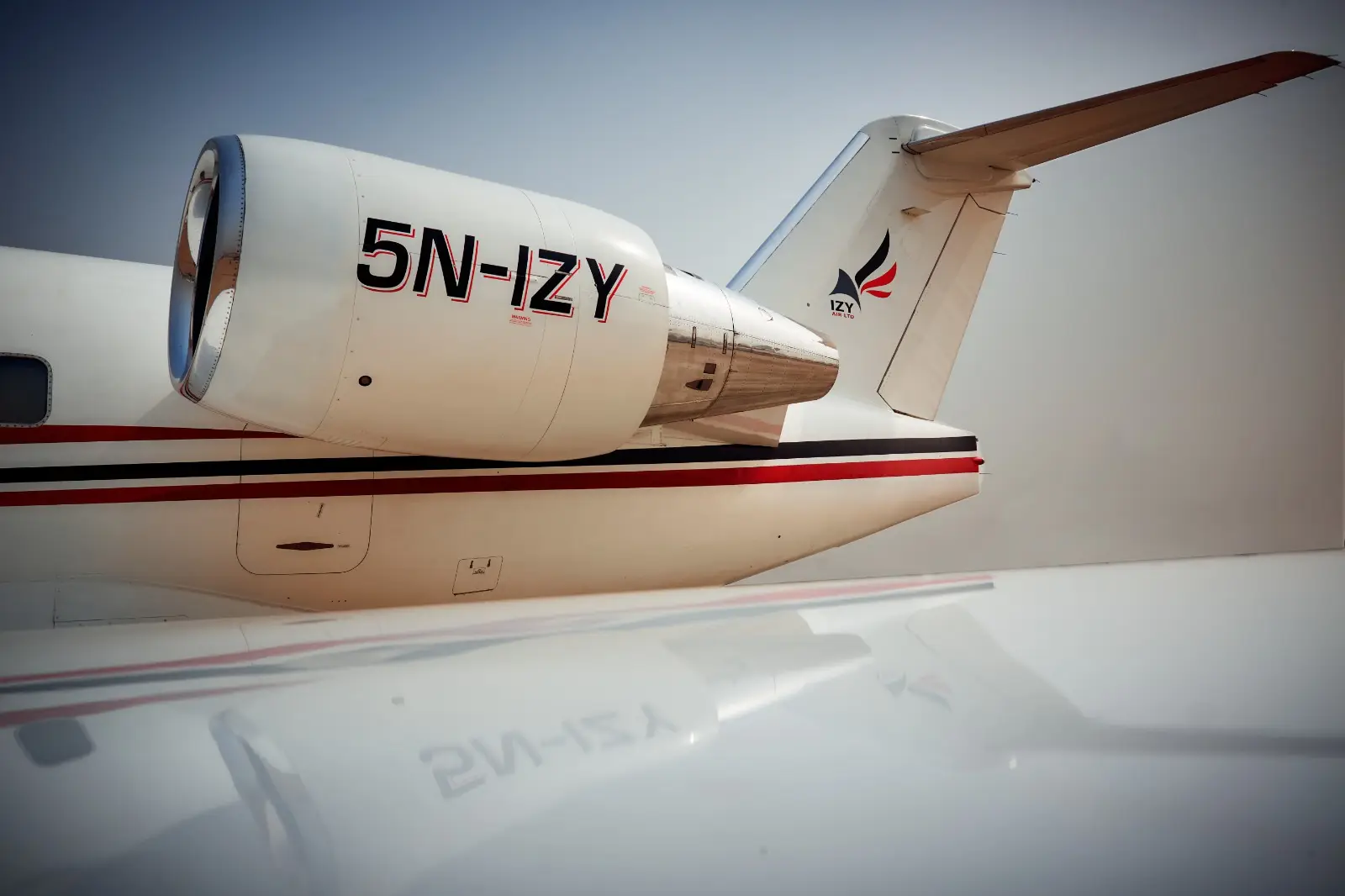 Bombardier Challenger 604 5N-IZY operated by Izy Air, Ltd. photo 4
