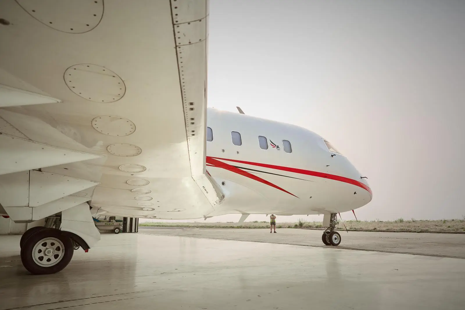 Bombardier Challenger 604 5N-IZY operated by Izy Air, Ltd. photo 6