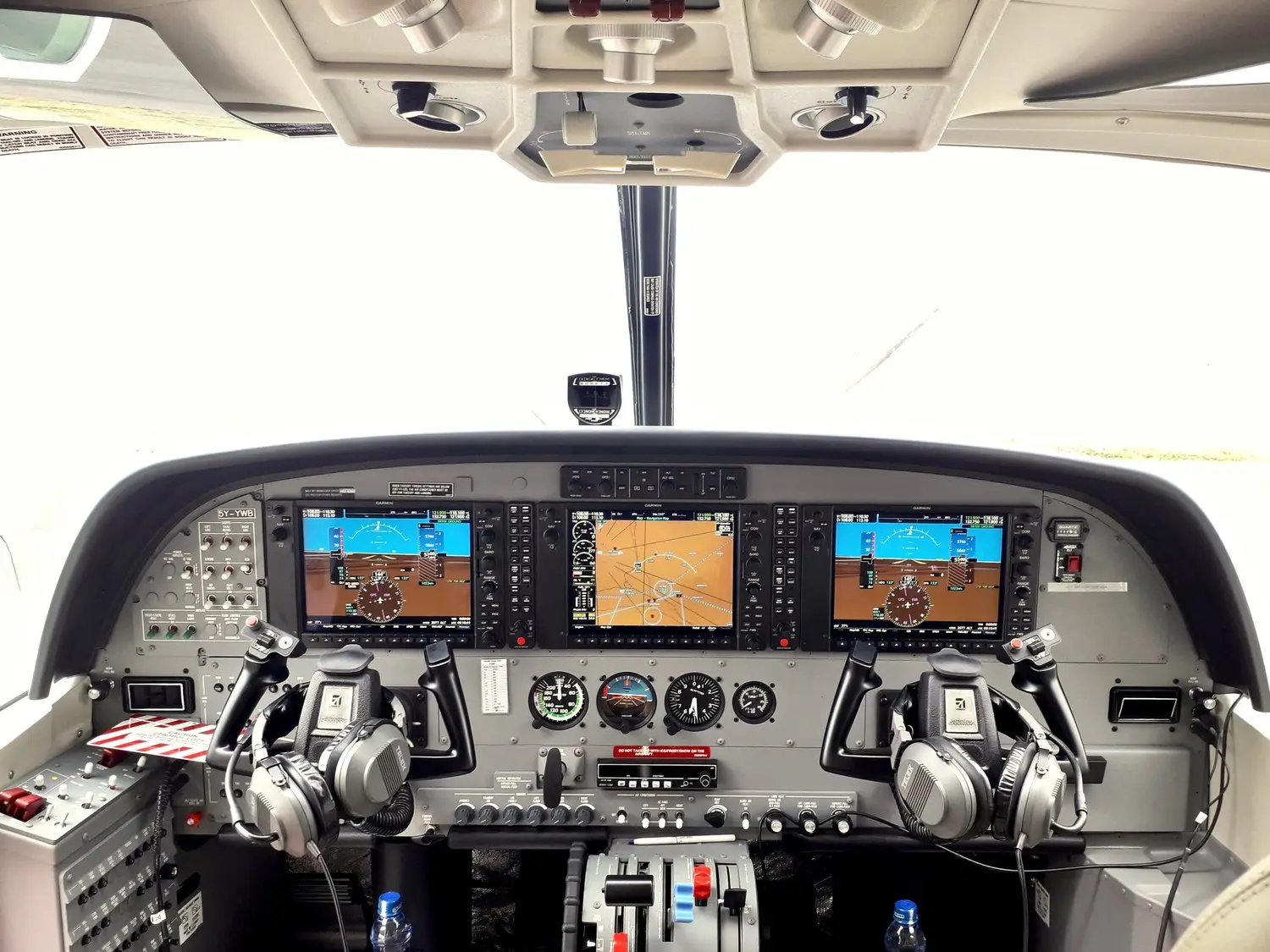 Cessna 208B Grand Caravan EX 5Y-YWB operated by Yellow Wings Air Services photo 4