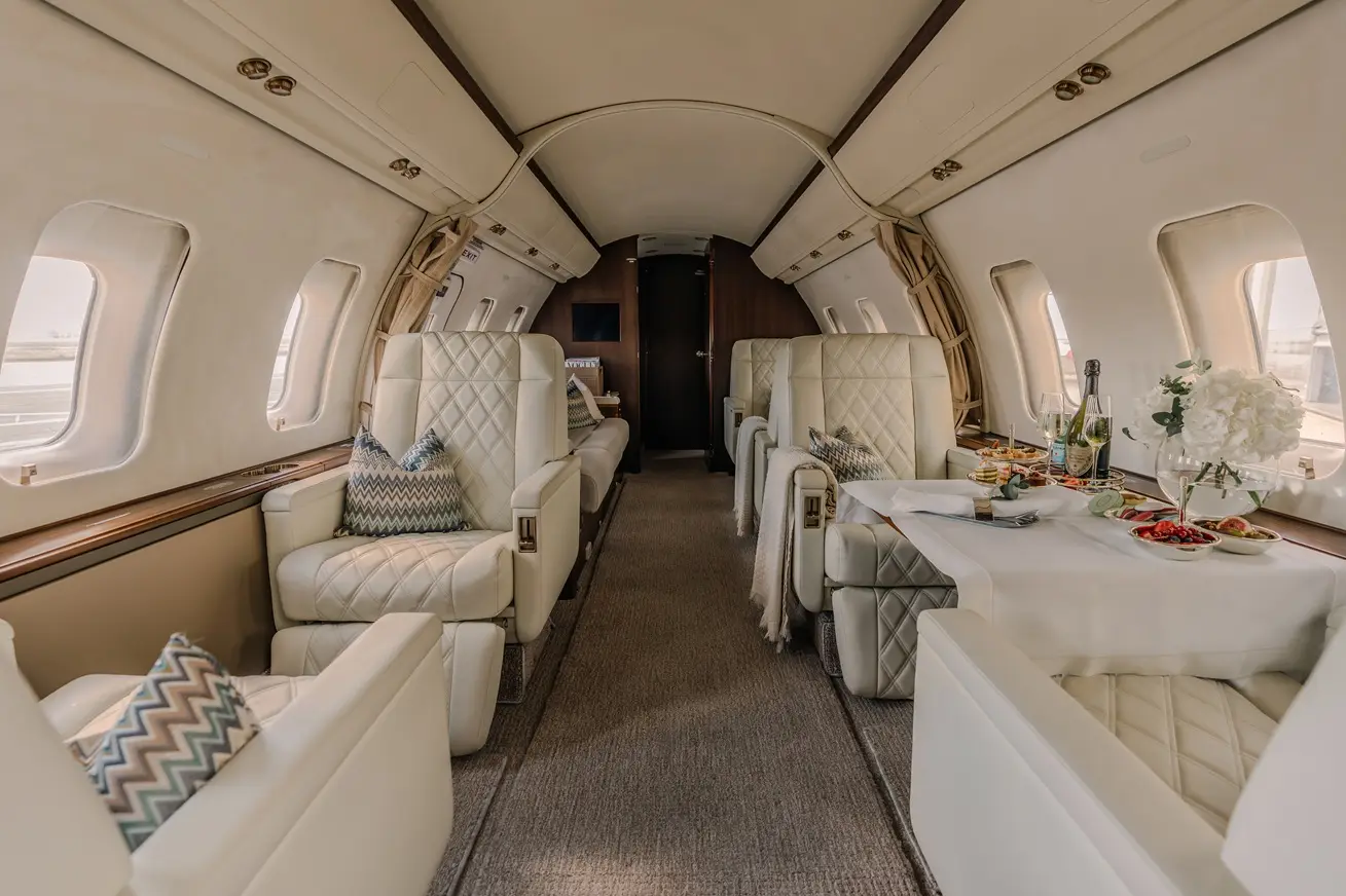 Bombardier Challenger 605 9H-ALD operated by ElitAvia photo 2