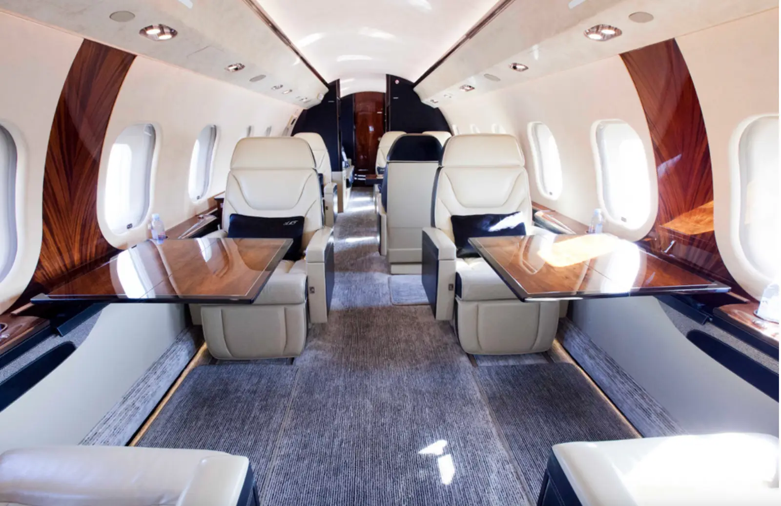 Bombardier Global 6000 9H-AMF operated by Hyperion Aviation Ltd photo 4