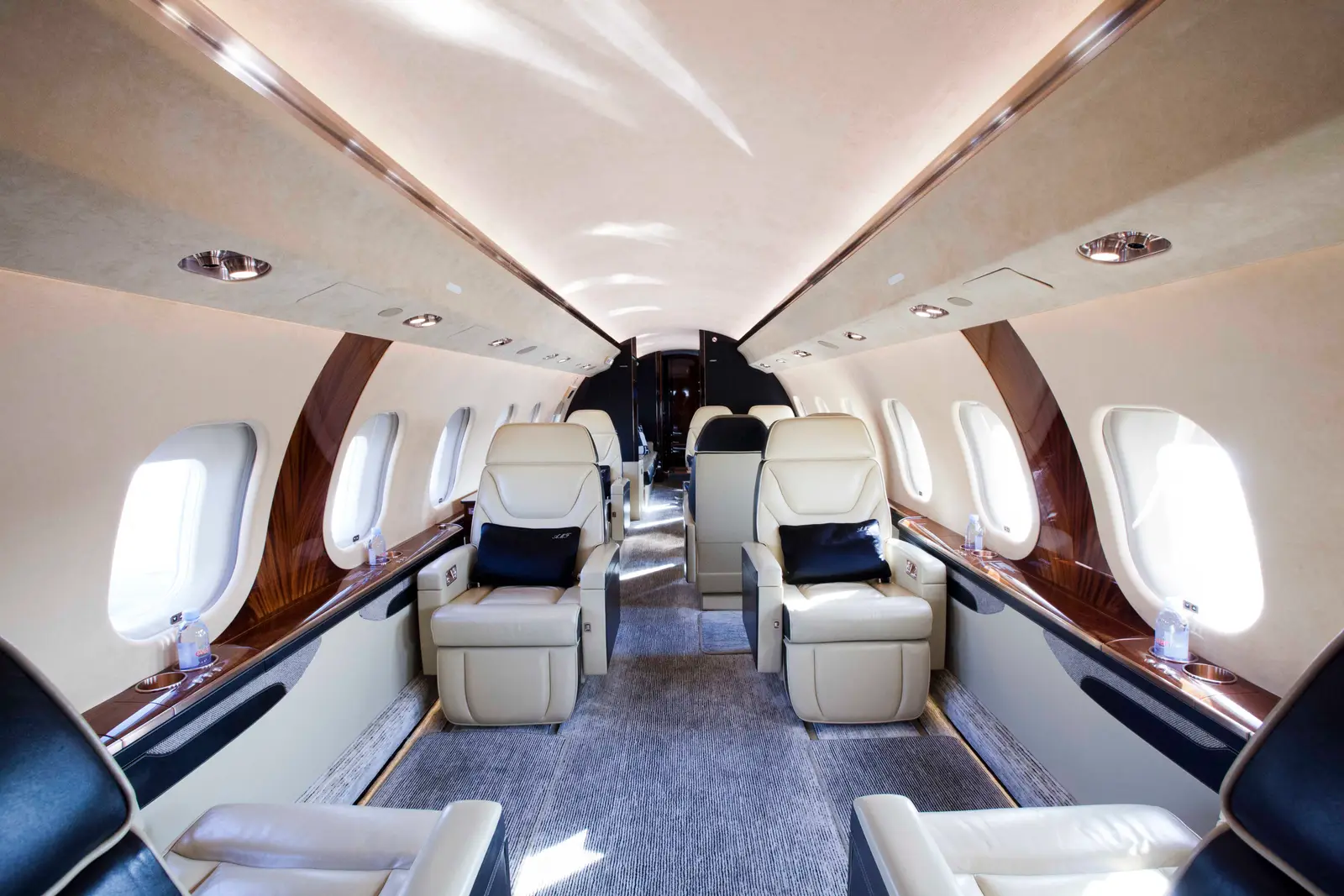 Bombardier Global 6000 9H-AMF operated by Hyperion Aviation Ltd photo 6