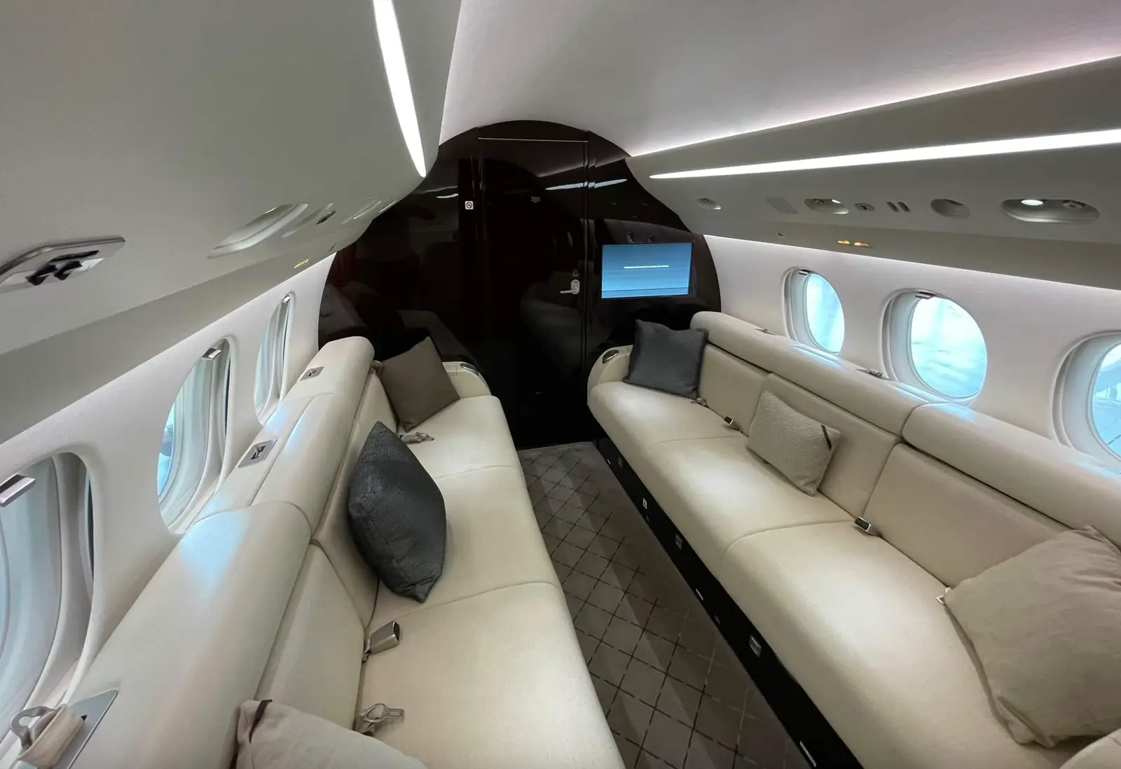 Dassault Falcon 7X 9H-BELL operated by Gestair photo 4