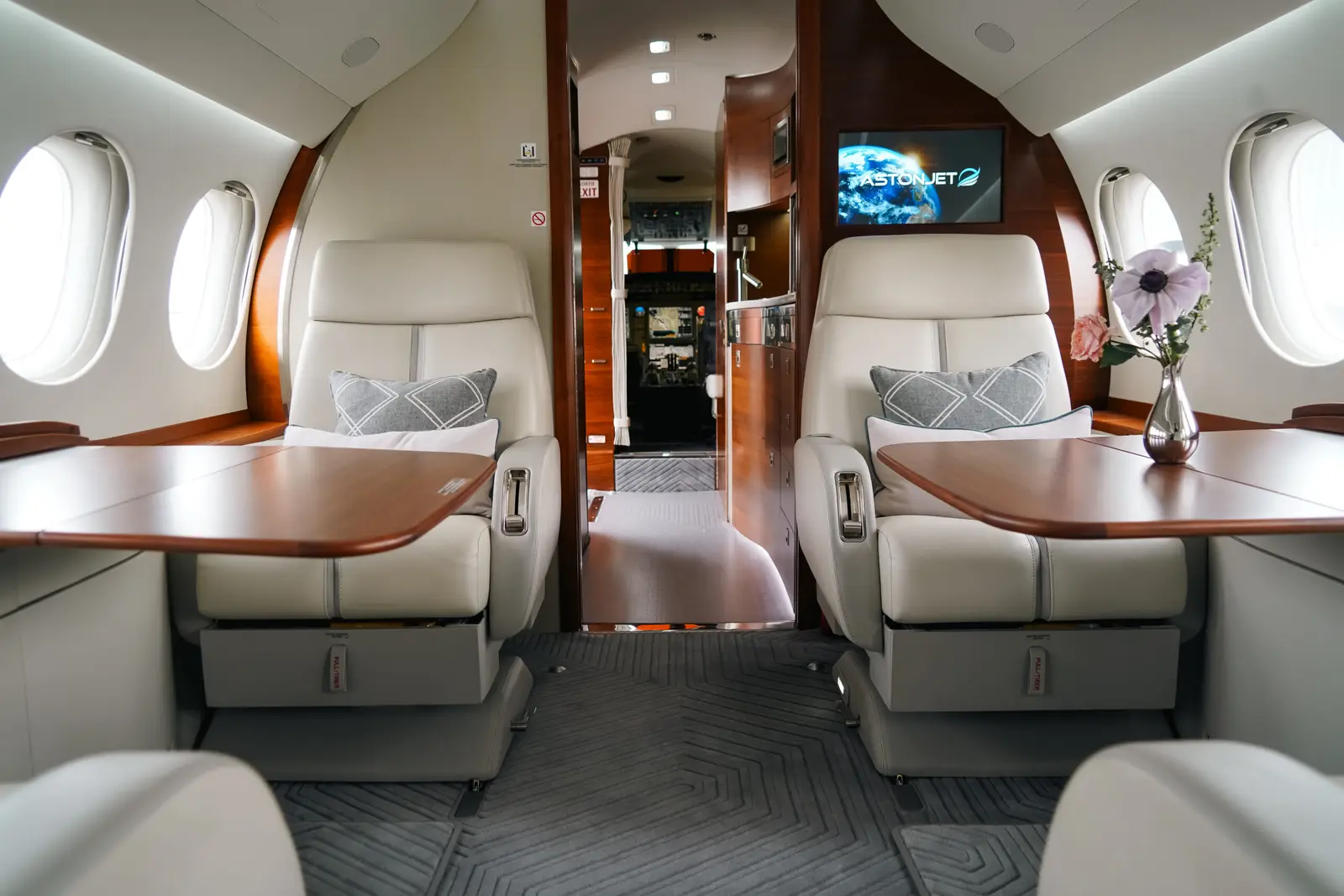 Dassault Falcon 7X 9H-CBH operated by Astonjet photo 4