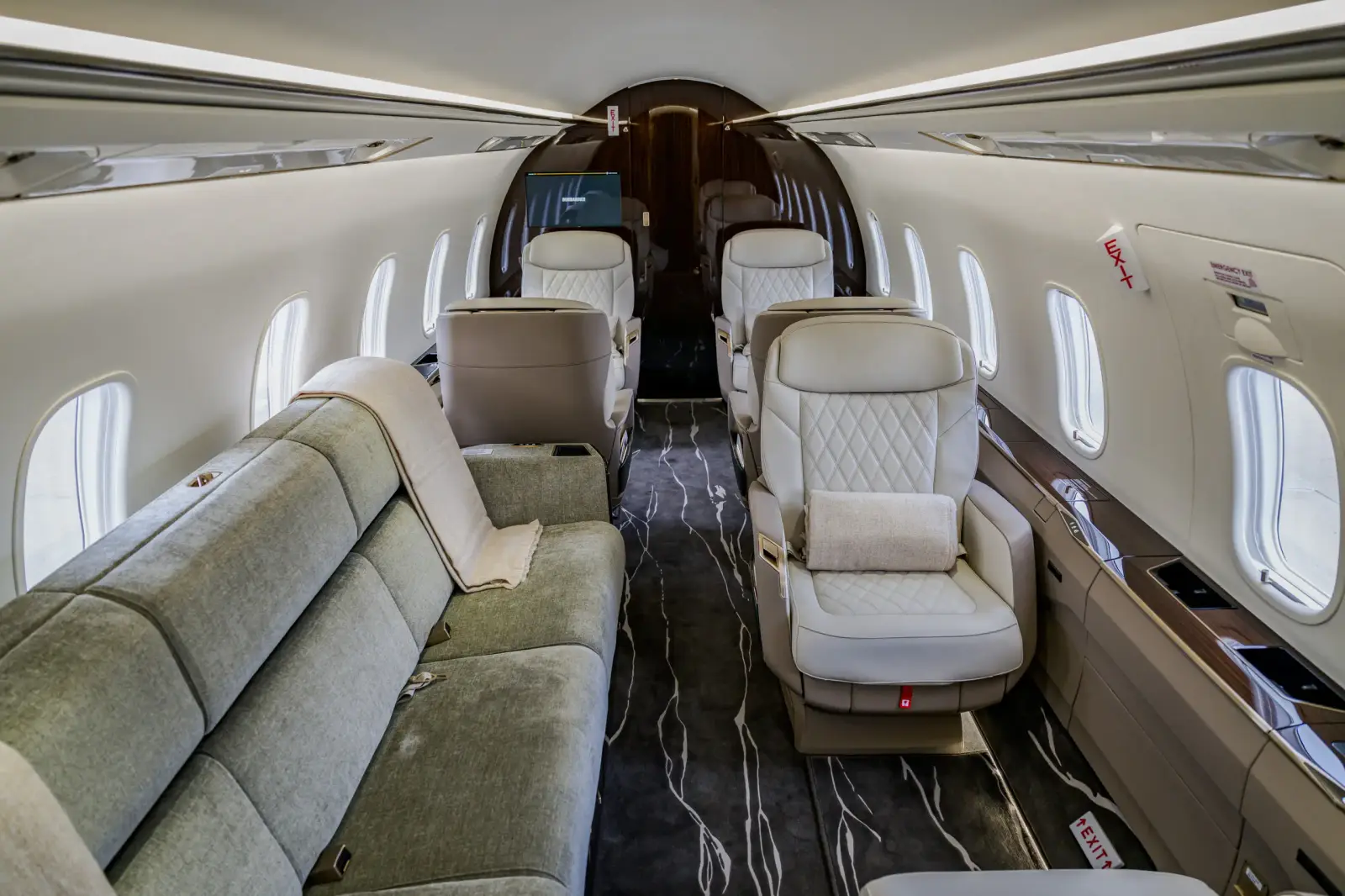 Bombardier Challenger 3500 9H-CHL operated by Avcon Jet AG photo 2