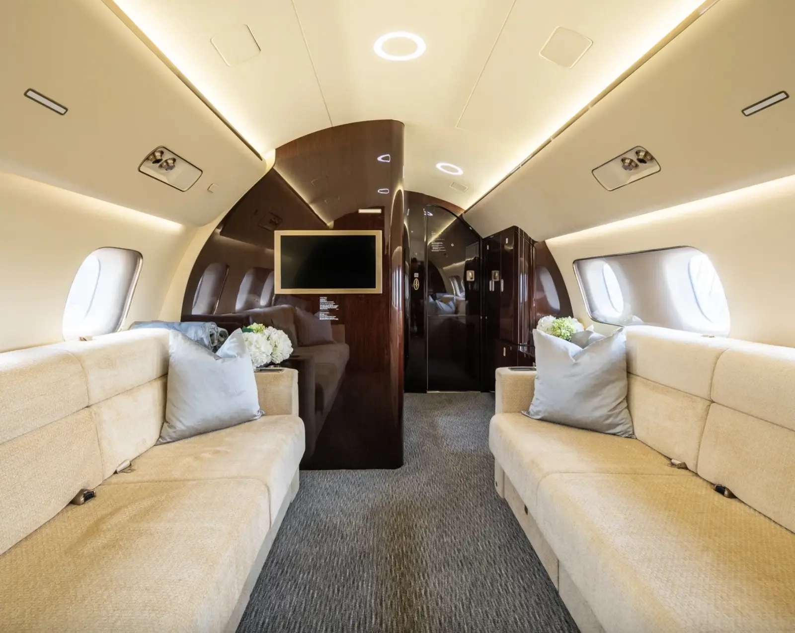 Embraer Lineage 1000 9H-DEE operated by AirX Charter, Ltd. photo 5