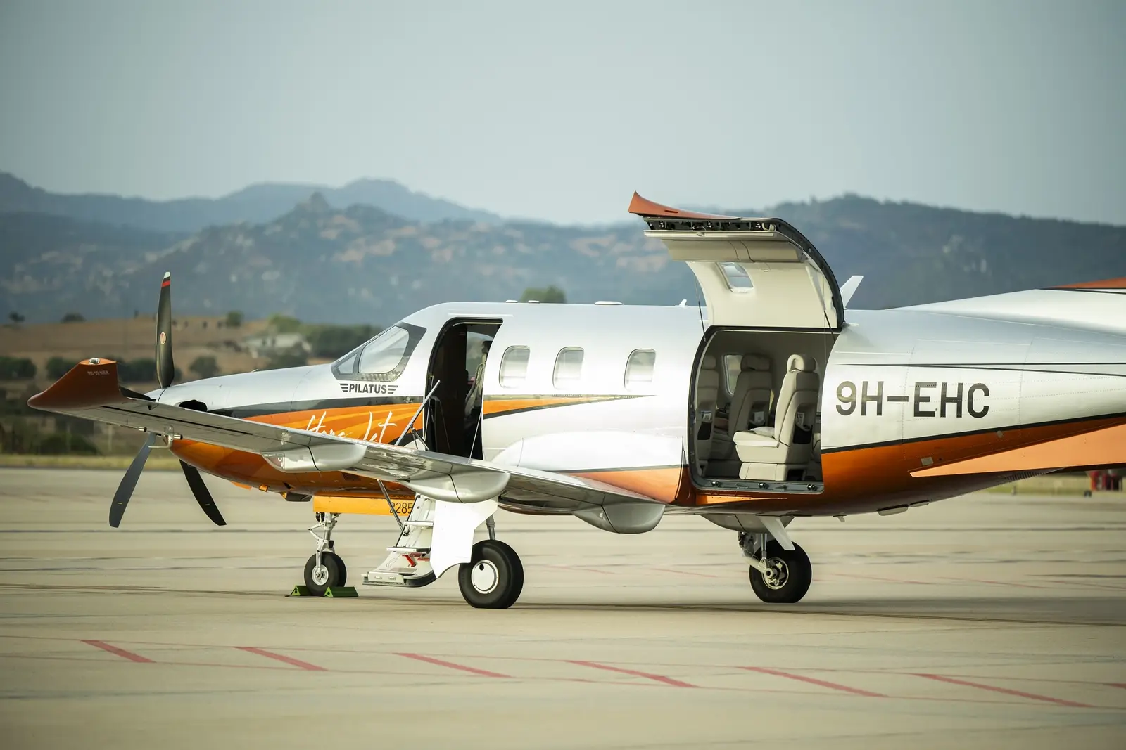 Pilatus PC-12/41 9H-EHC operated by HansJet photo 3
