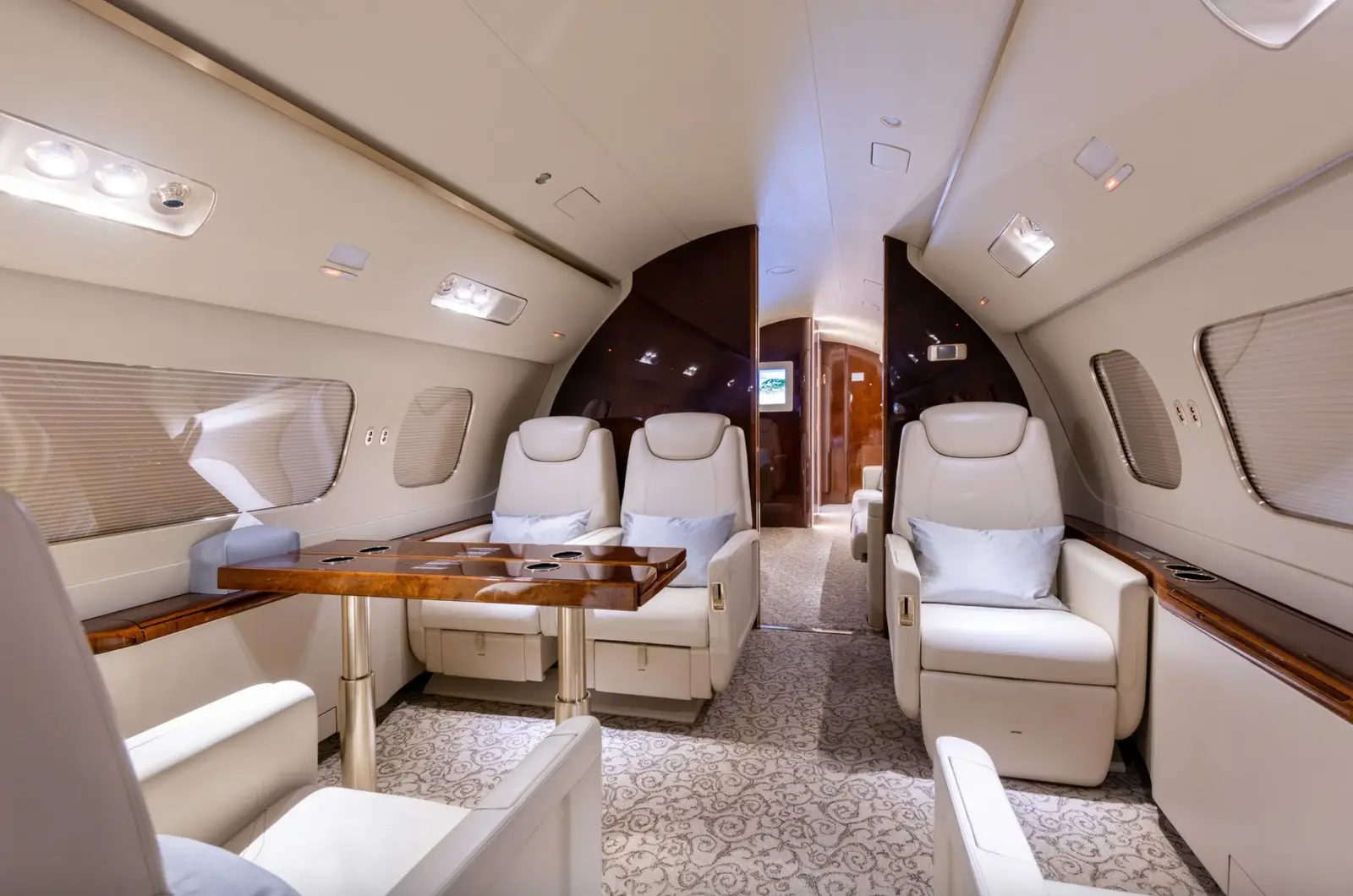 Embraer Lineage 1000 9H-FAY operated by AirX Charter, Ltd. photo 3
