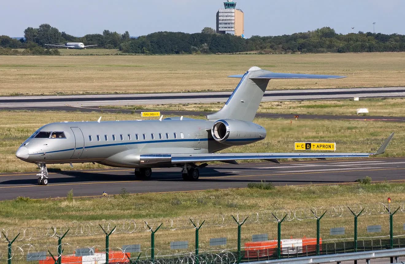 Bombardier Global 6000 9H-FCA operated by Albinati Aeronautics photo 2