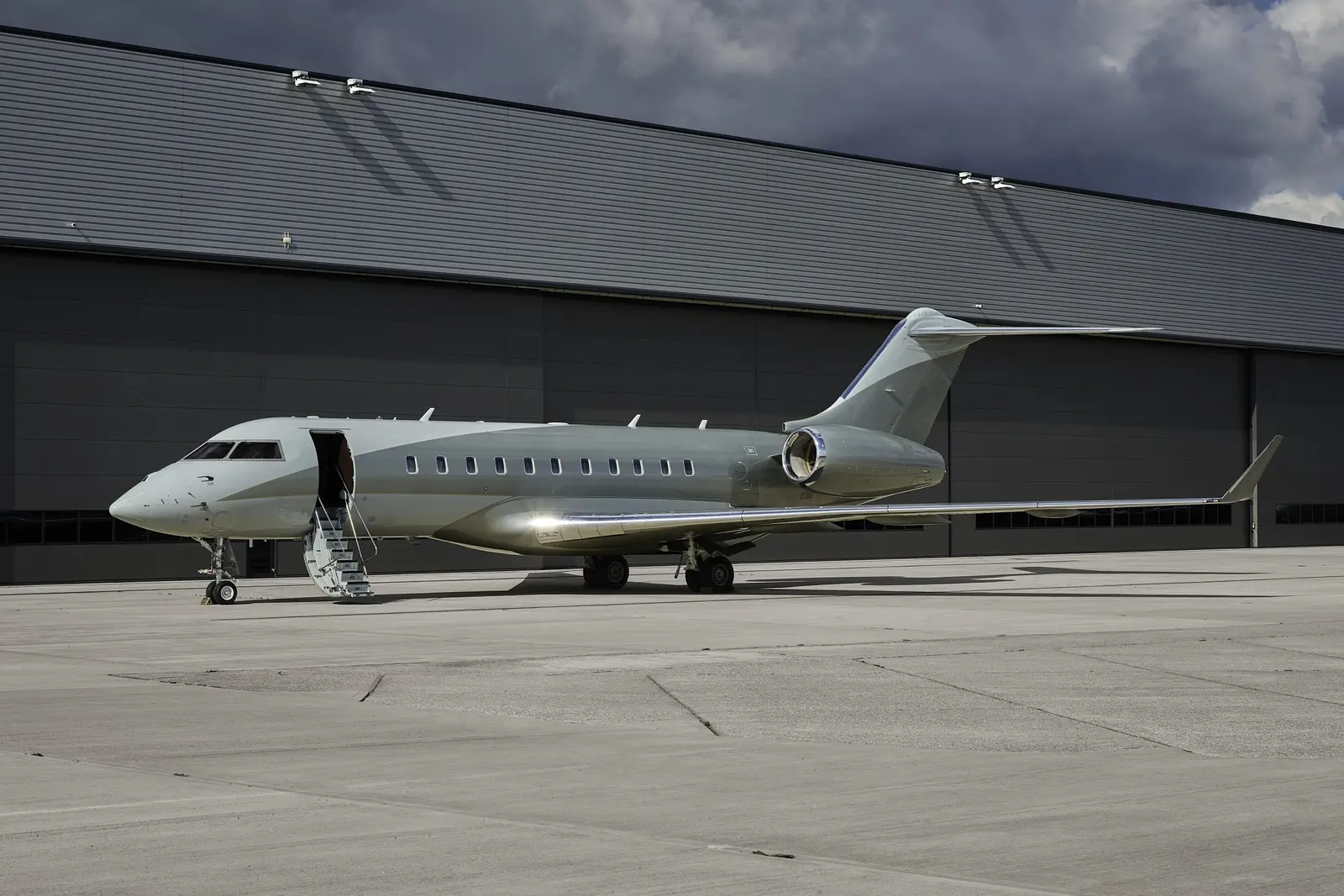 Bombardier Global 5000 9H-IBD
