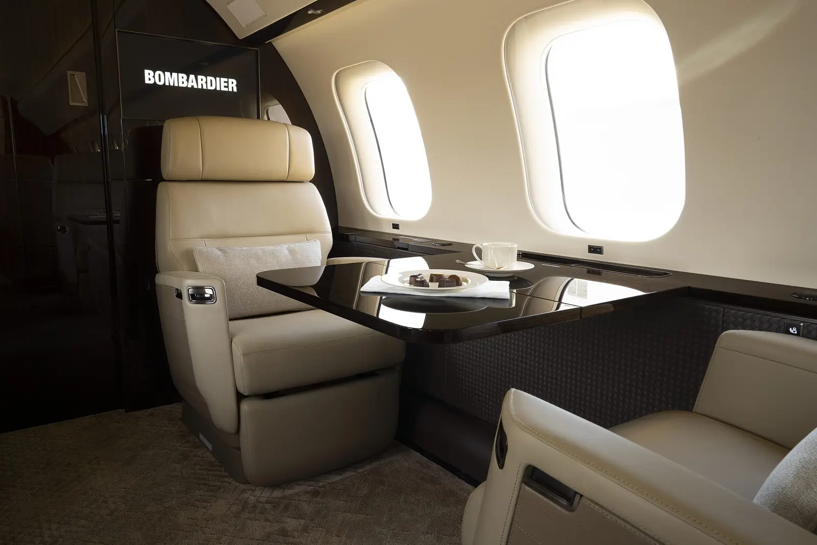 Bombardier Global 7500 9H-IBI operated by ElitAvia photo 4