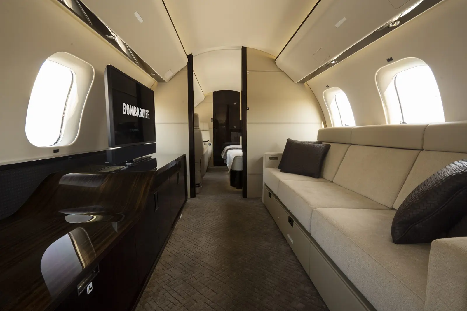 Bombardier Global 7500 9H-IBI operated by ElitAvia photo 5