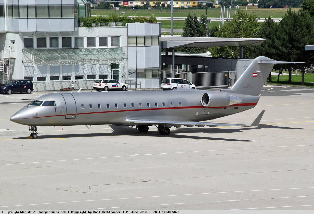 Bombardier Challenger 850 9H-ILI operated by Vistajet photo 4