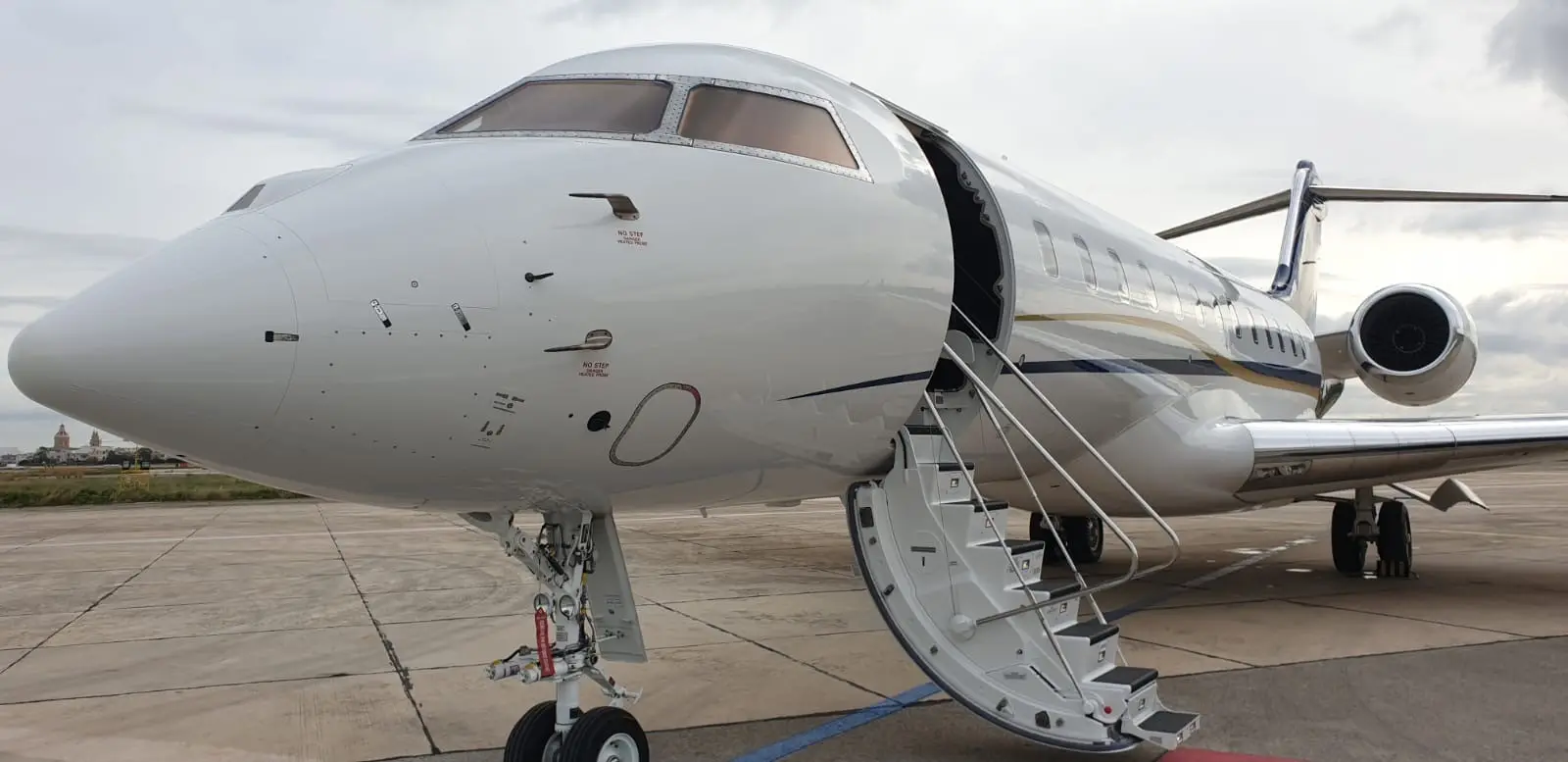 Bombardier Global 6000 9H-IRC operated by DC Aviation Group photo 3