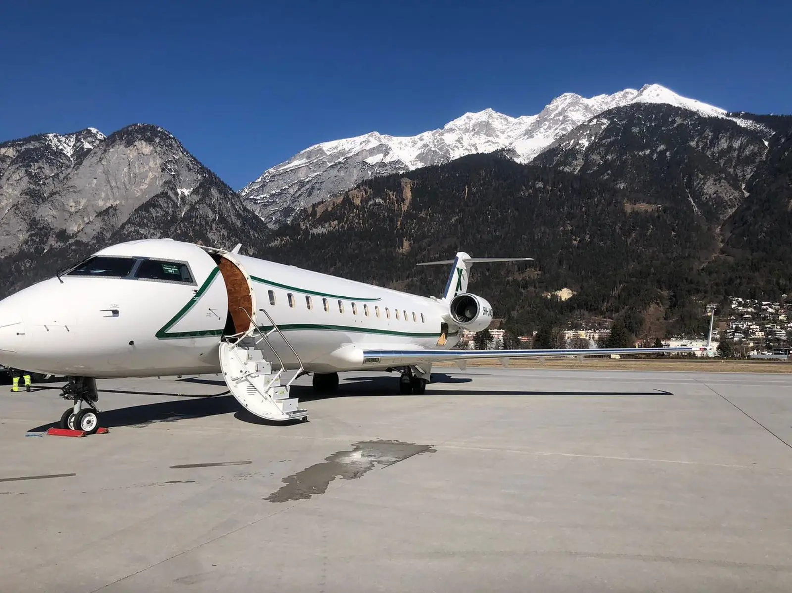 Bombardier Challenger 850 9H-JAD