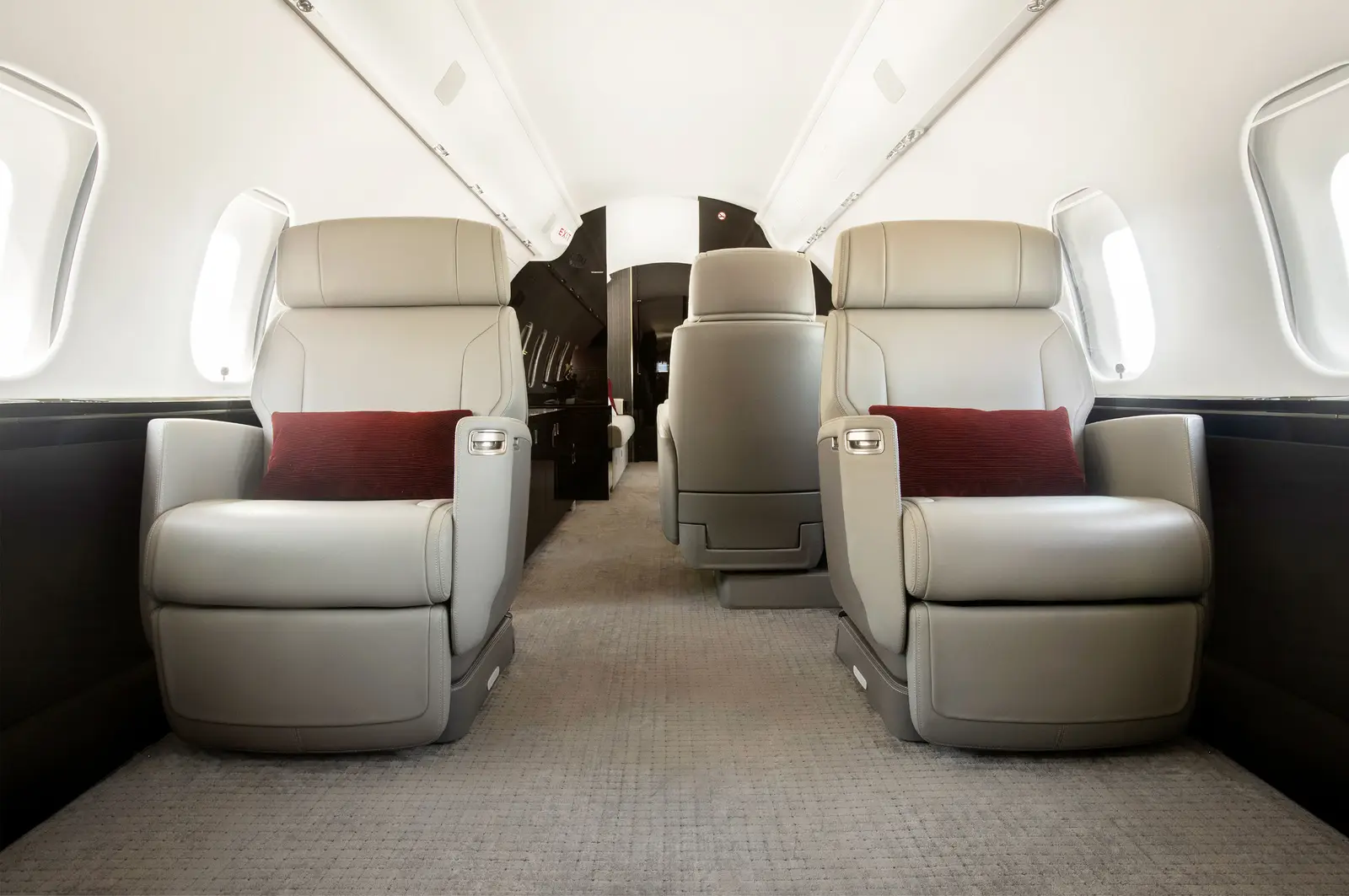 Bombardier Global 5500 9H-MAS operated by TAG Aviation photo 2