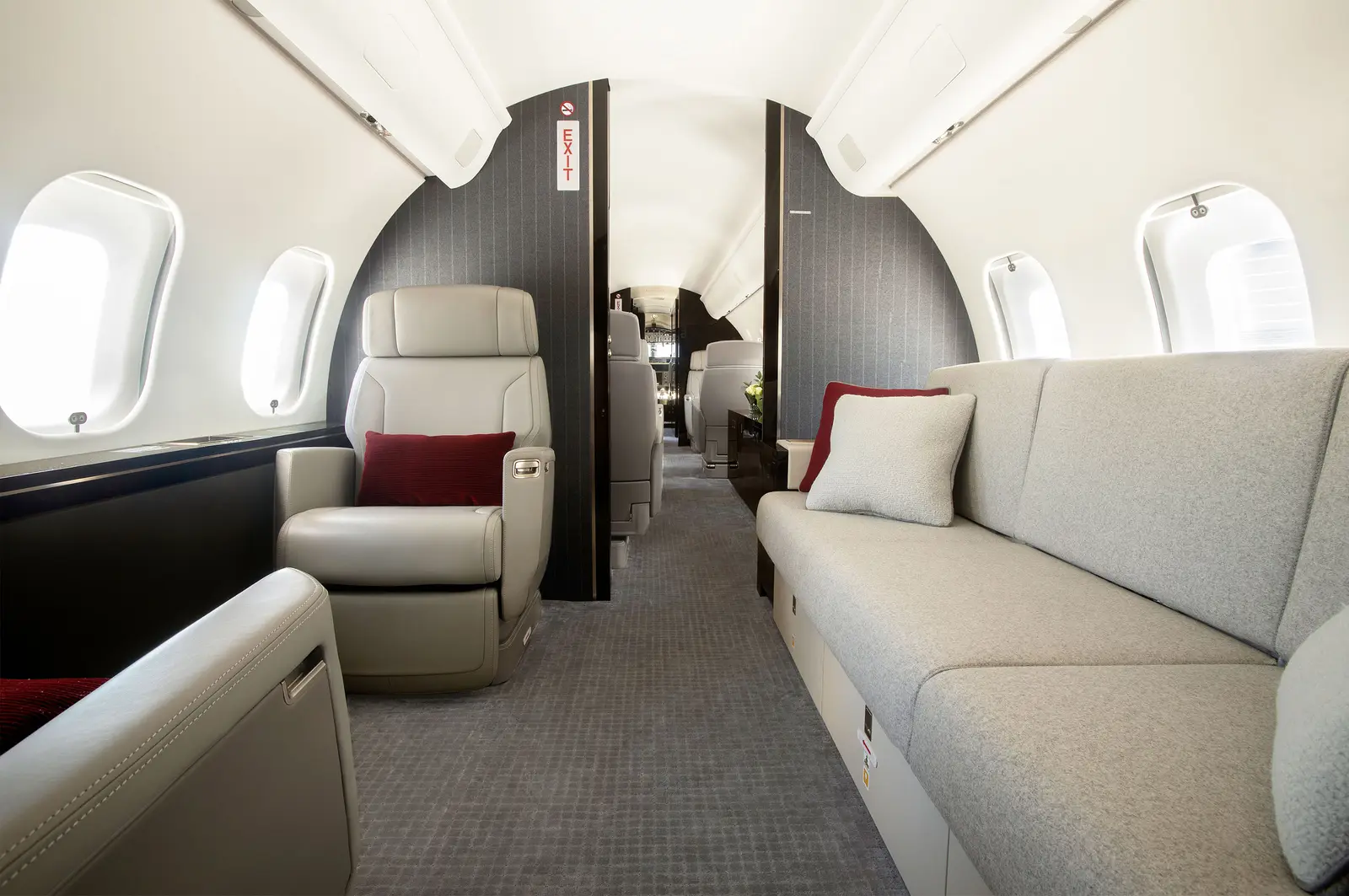 Bombardier Global 5500 9H-MAS operated by TAG Aviation photo 3