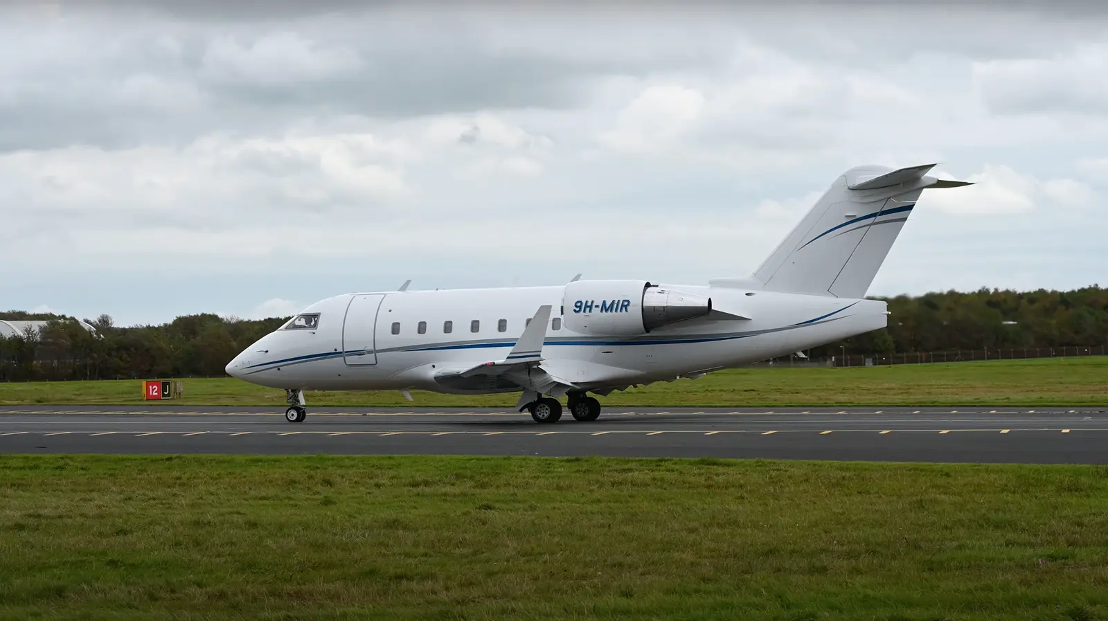 Bombardier Challenger 604 9H-MIR