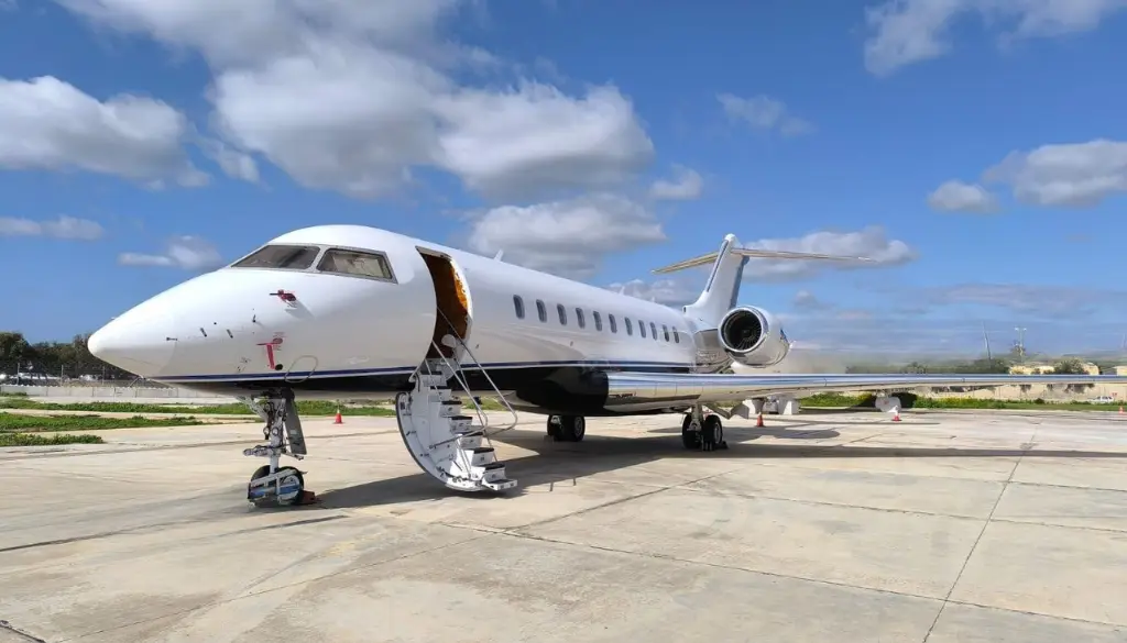 Bombardier Global 5000 9H-MONE