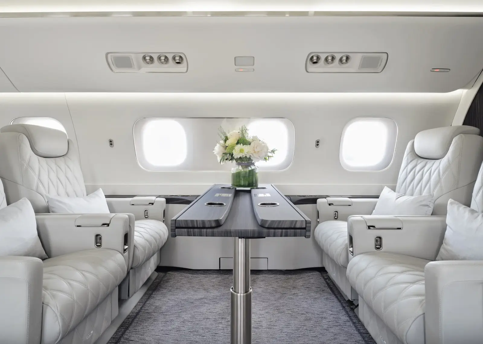Embraer Lineage 1000 9H-NYC operated by AirX Charter, Ltd. photo 2