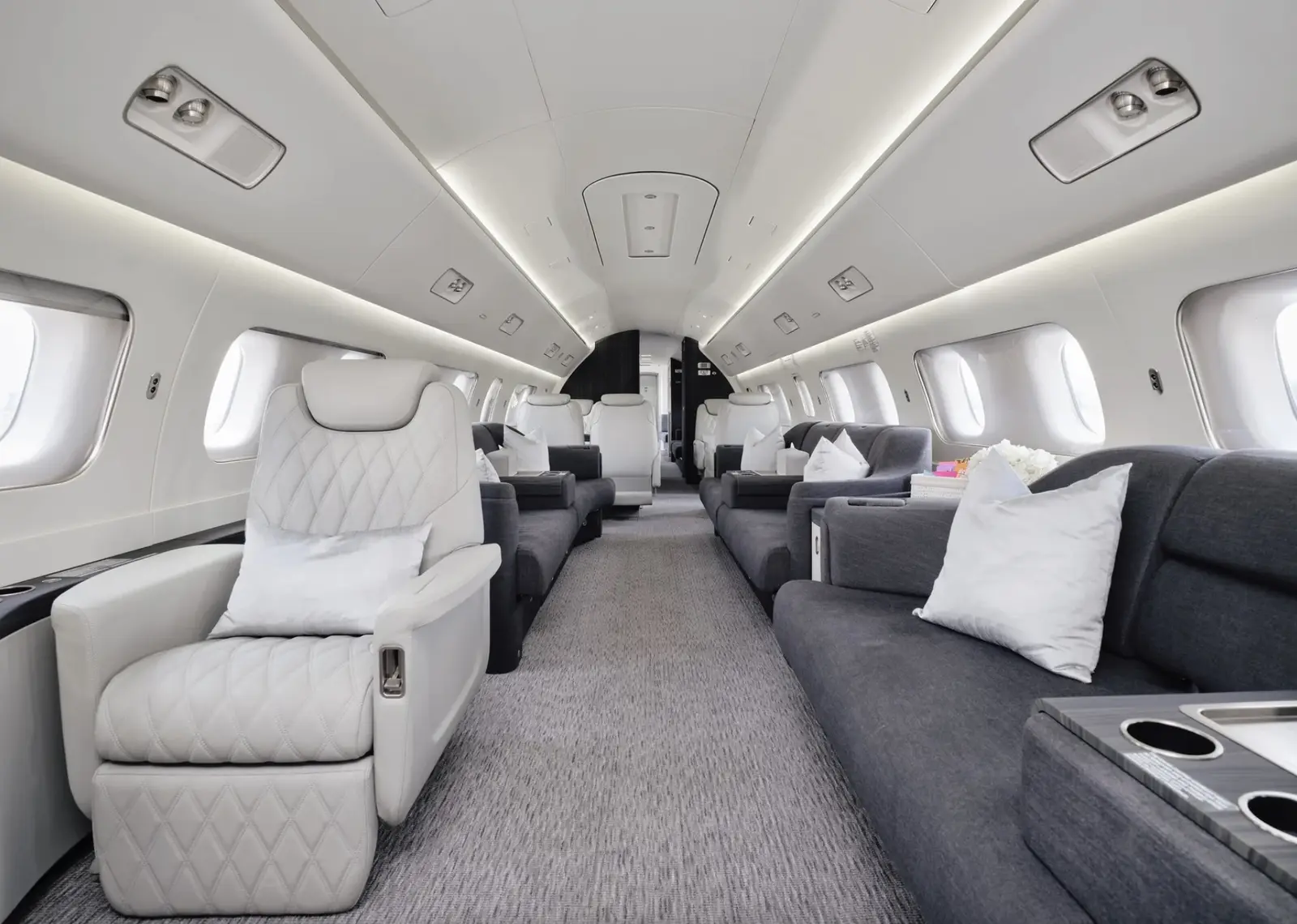 Embraer Lineage 1000 9H-NYC operated by AirX Charter, Ltd. photo 3
