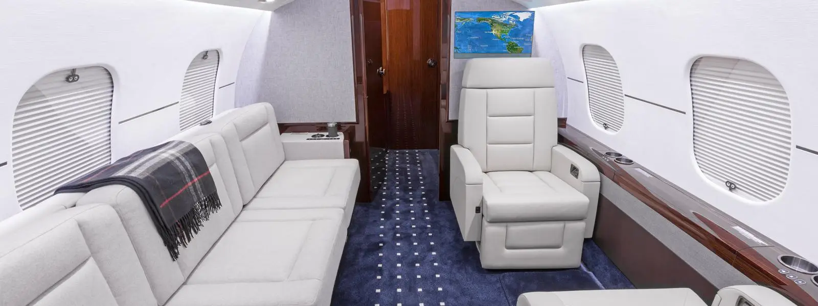 Bombardier Global 6000 9H-OVG operated by Albinati Aeronautics photo 3