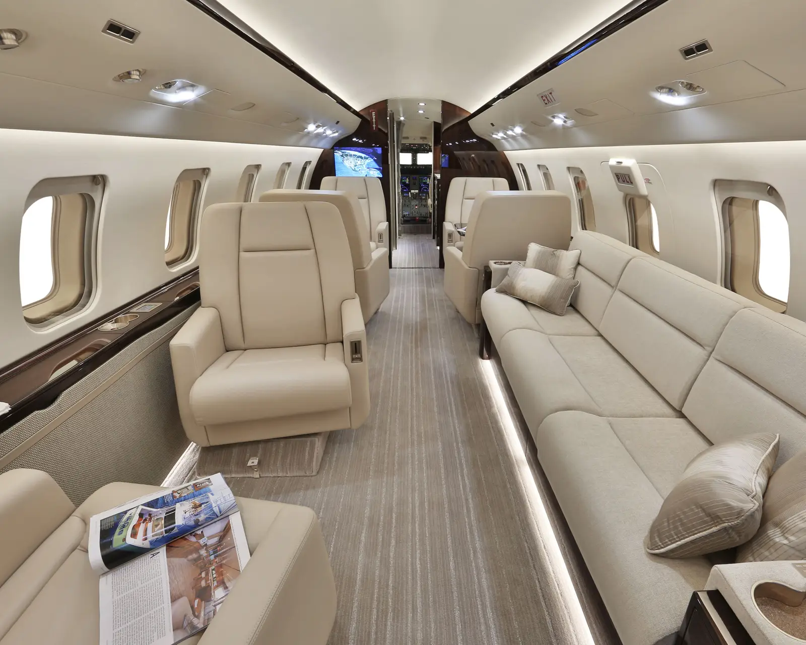 Bombardier Challenger 605 9H-OWL operated by Gestair Aviation Malta photo 5