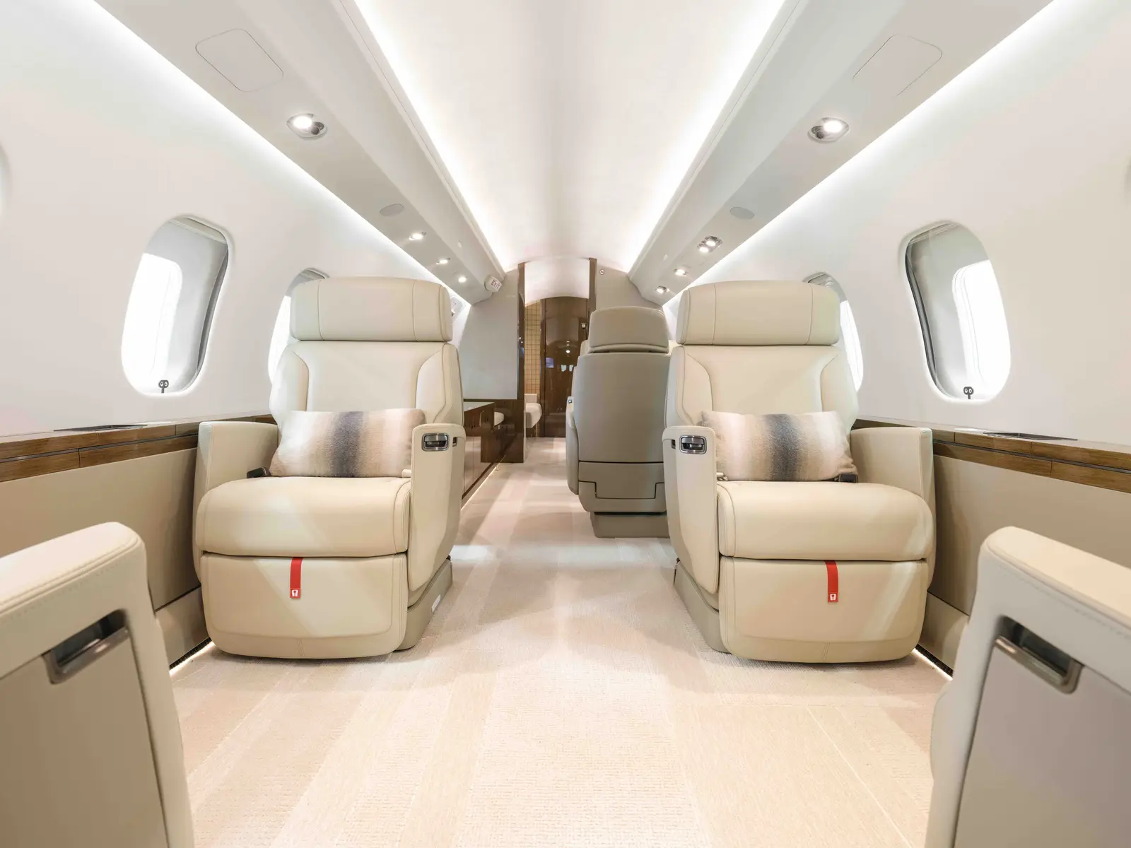Bombardier Global 6500 9H-PPJ operated by SPARFELL Aviation Group photo 2