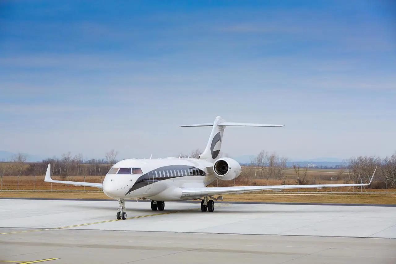 Bombardier Global 6000 9H-SFG operated by Avcon Jet AG, exterior
