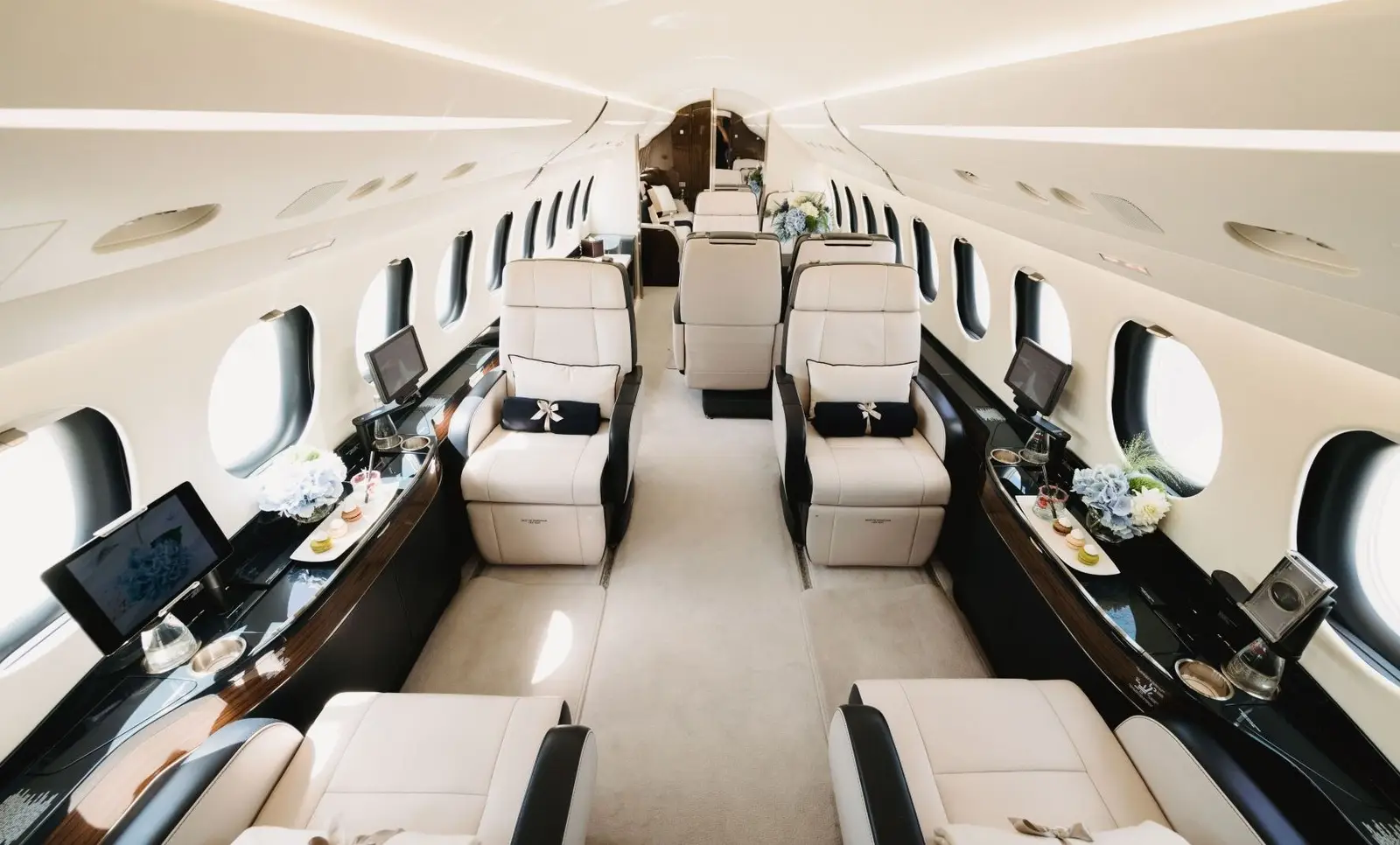 Dassault Falcon 7X 9H-SFL operated by SPARFELL Aviation Group photo 3