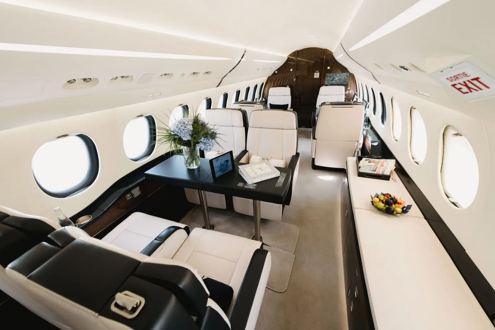 Dassault Falcon 7X 9H-SFL operated by SPARFELL Aviation Group photo 4