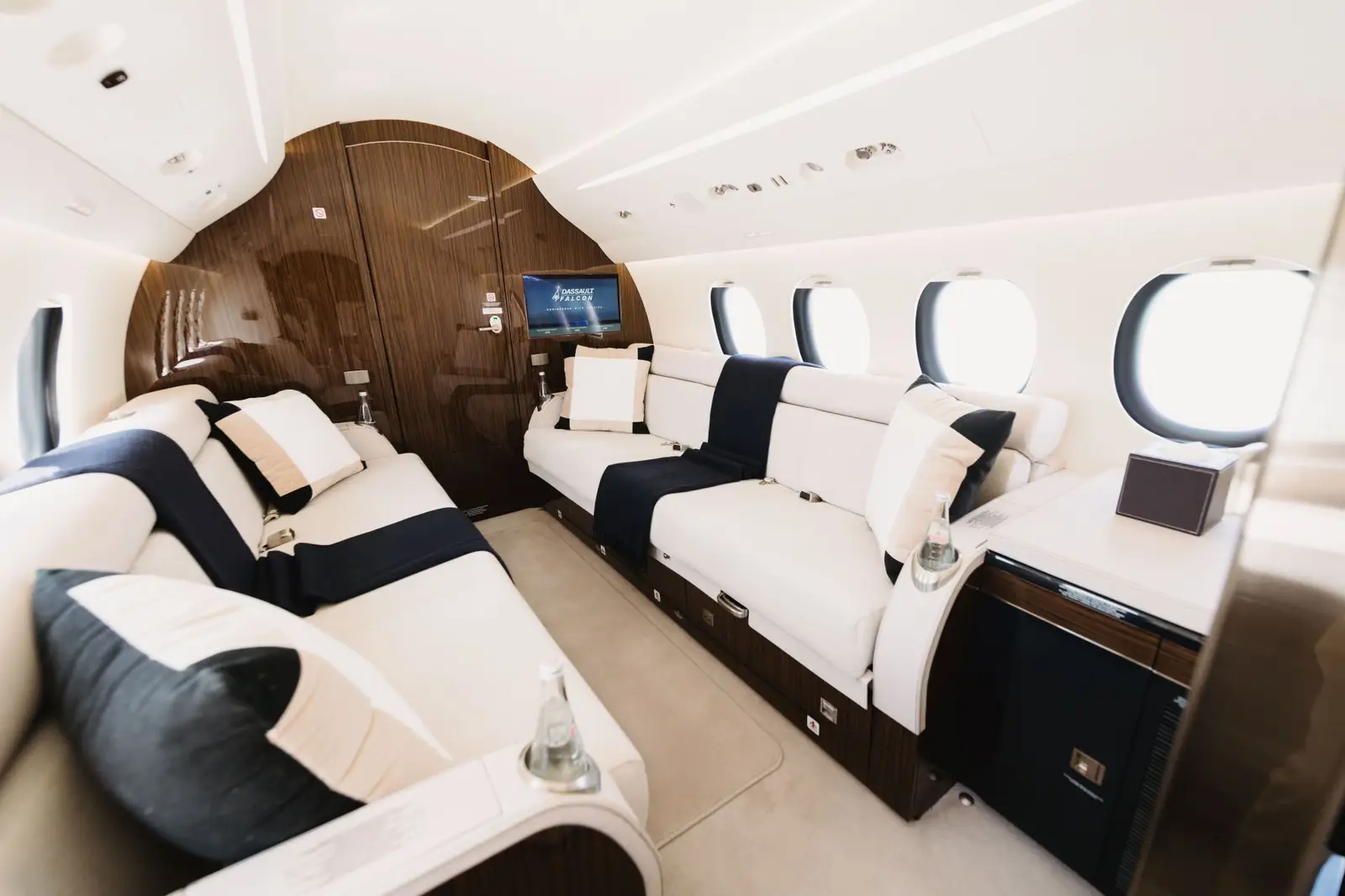 Dassault Falcon 7X 9H-SFL operated by SPARFELL Aviation Group photo 6