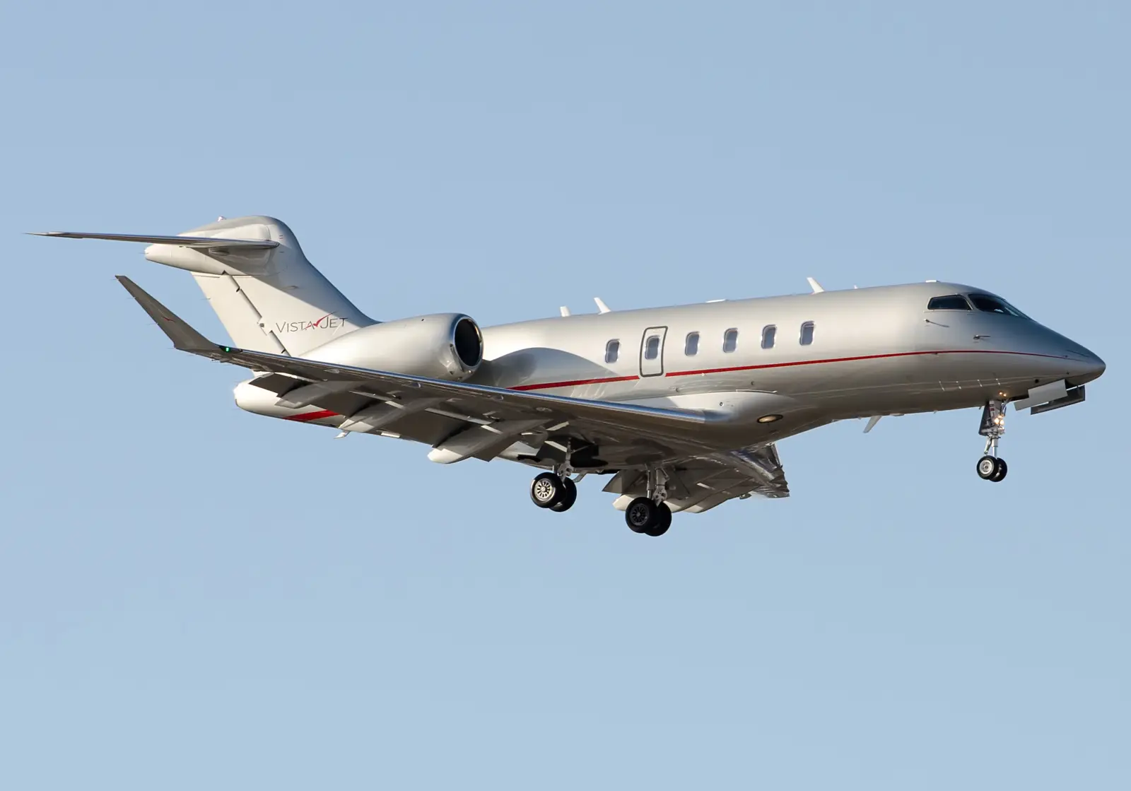 Bombardier Challenger 350 9H-VCB operated by Vistajet photo 4