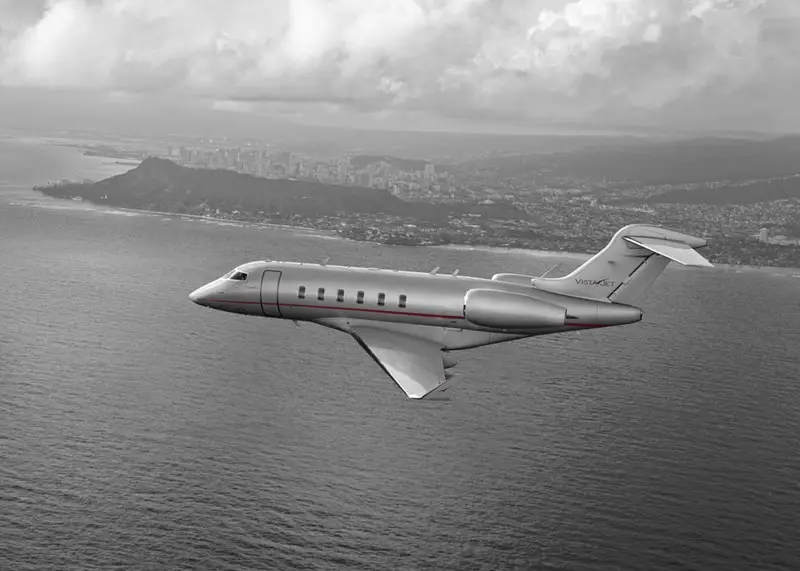 Bombardier Challenger 350 9H-VCQ operated by Vistajet photo 4