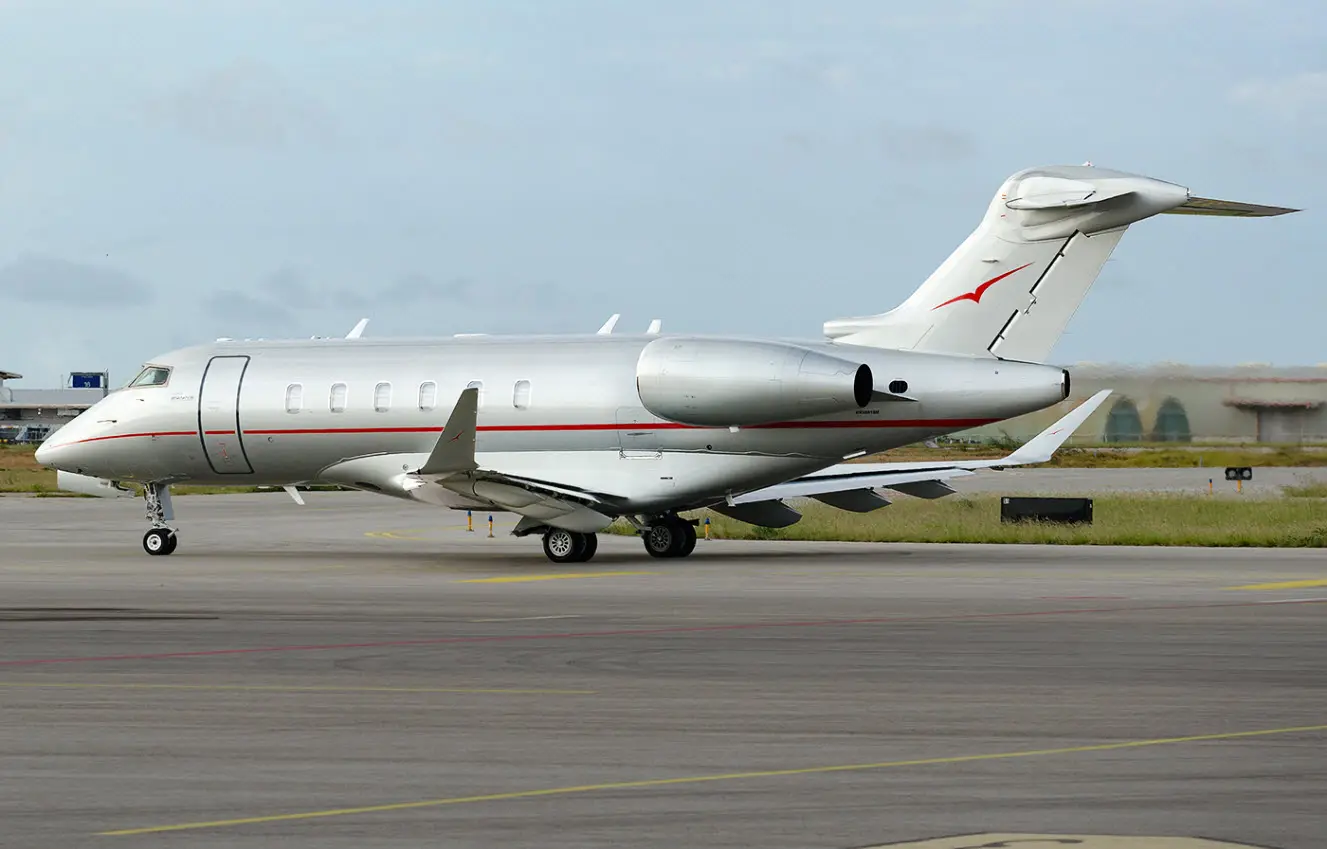 Bombardier Challenger 350 9H-VCW operated by Vistajet, exterior