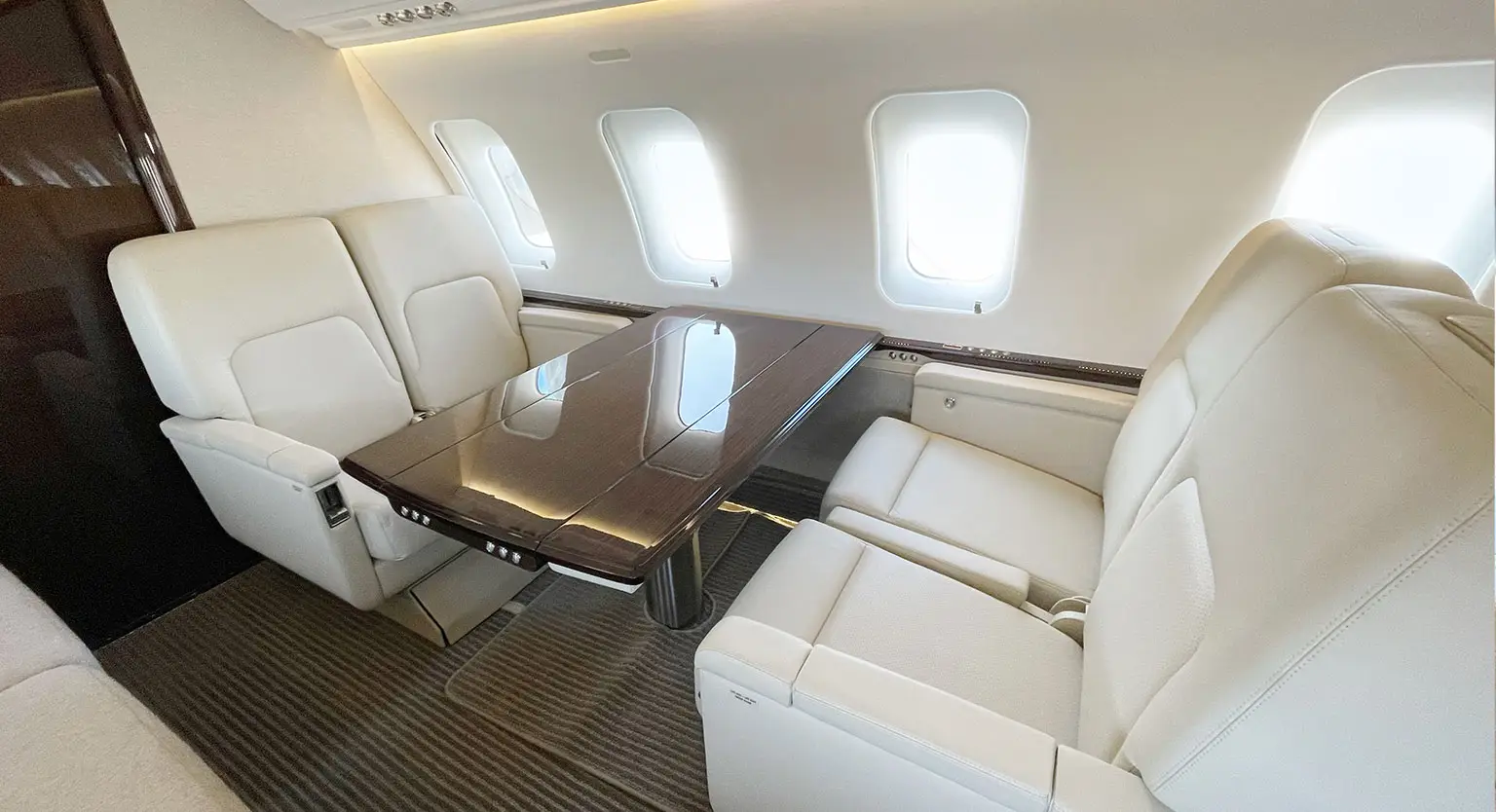 Bombardier Challenger 605 9H-VFN operated by Vistajet photo 2