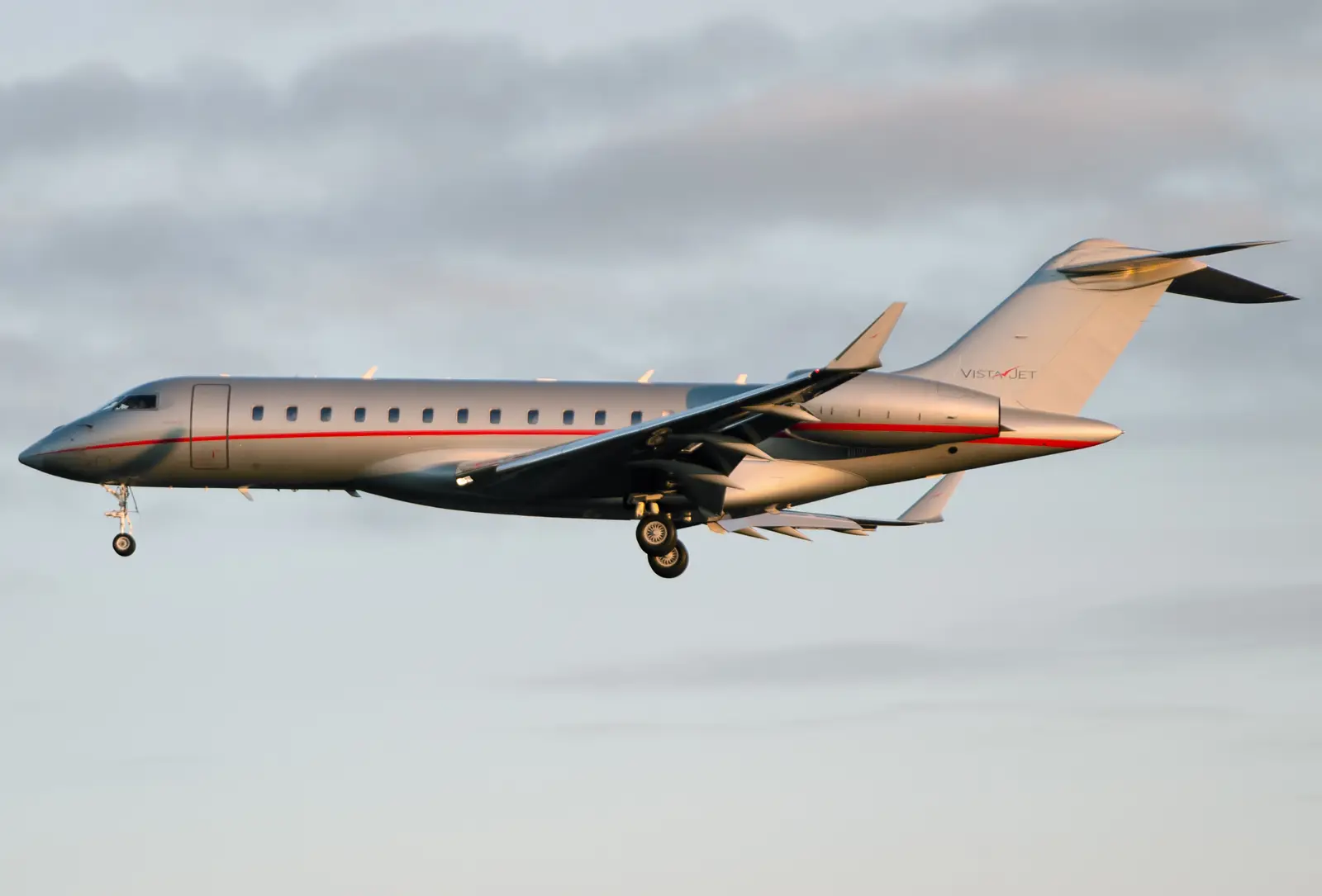 Bombardier Global 6000 9H-VJA operated by VistaJet photo 4