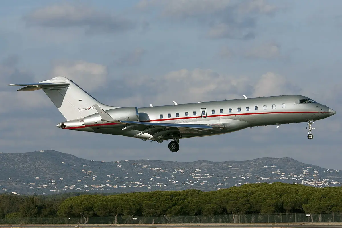 Bombardier Global 6000 9H-VJF operated by Vistajet photo 4