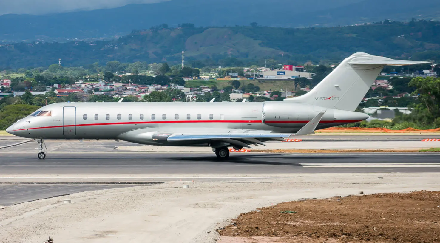 Bombardier Global 6000 9H-VJG operated by Vistajet photo 4