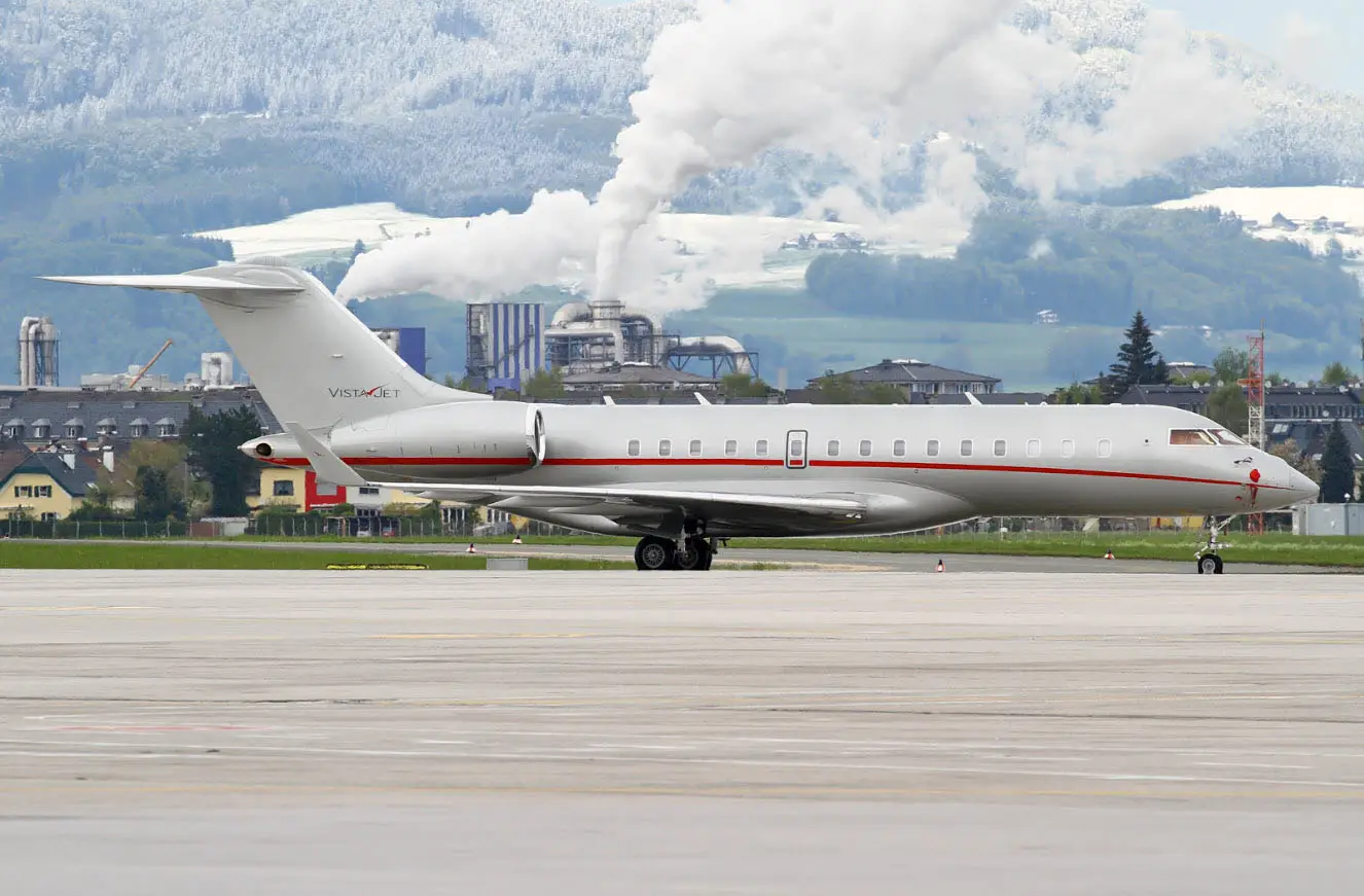 Bombardier Global 6000 9H-VJP operated by Vistajet photo 4