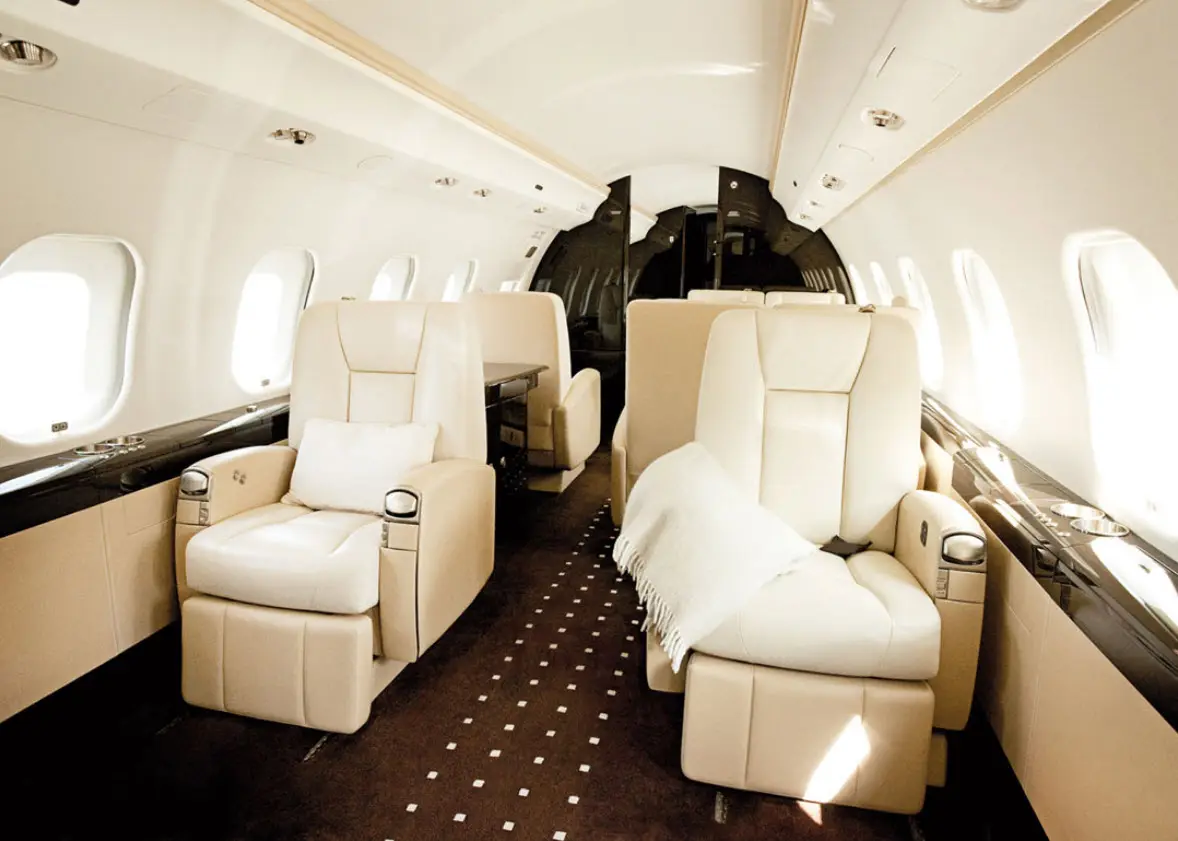 Bombardier Global 6000 9H-VJV operated by Vistajet photo 2