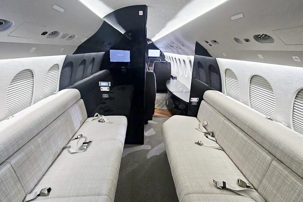 Dassault Falcon 7X 9H-VSLK operated by Luxaviation Asia photo 4