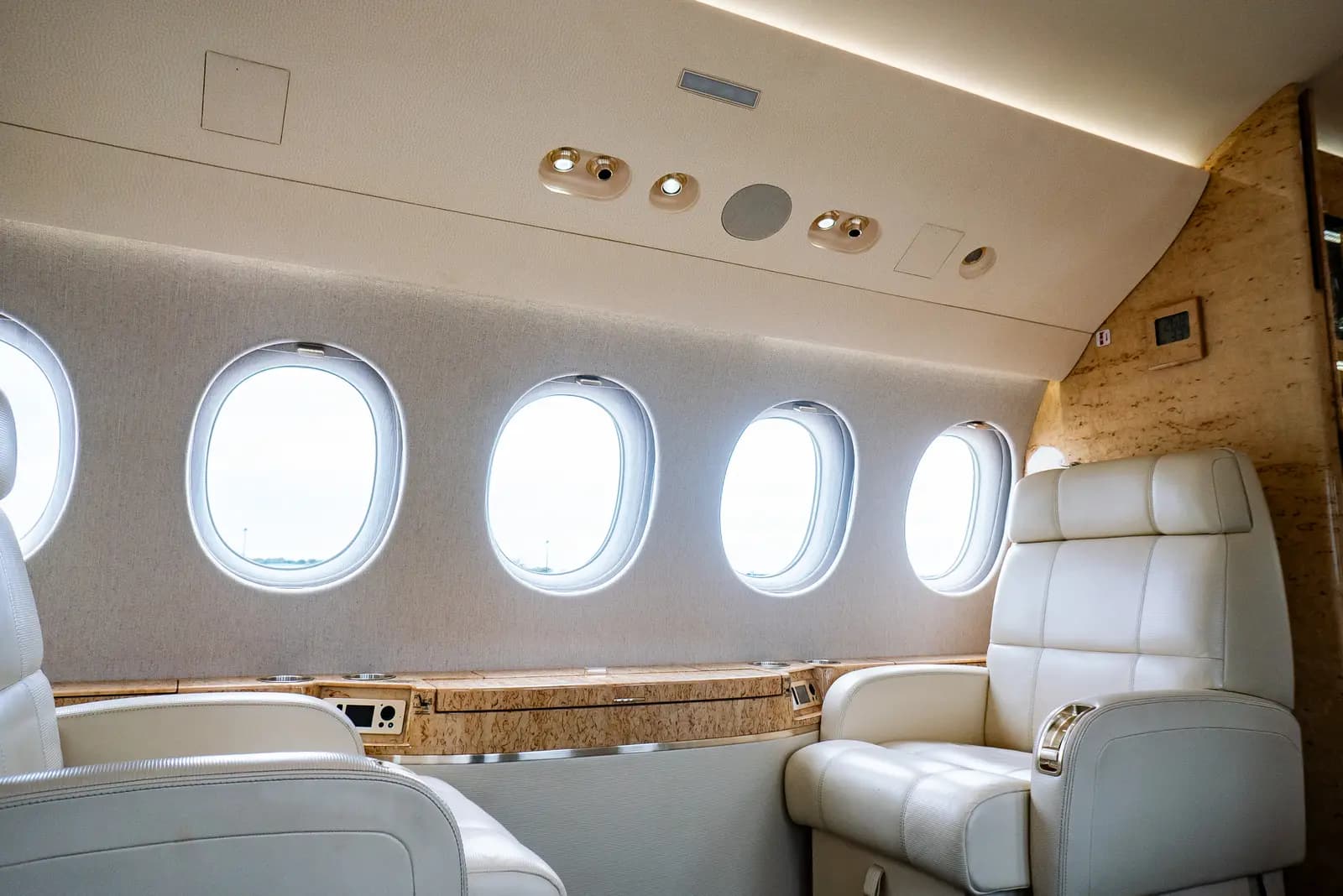 Dassault Falcon 7X 9H-XONE operated by Gama Aviation Ltd photo 3