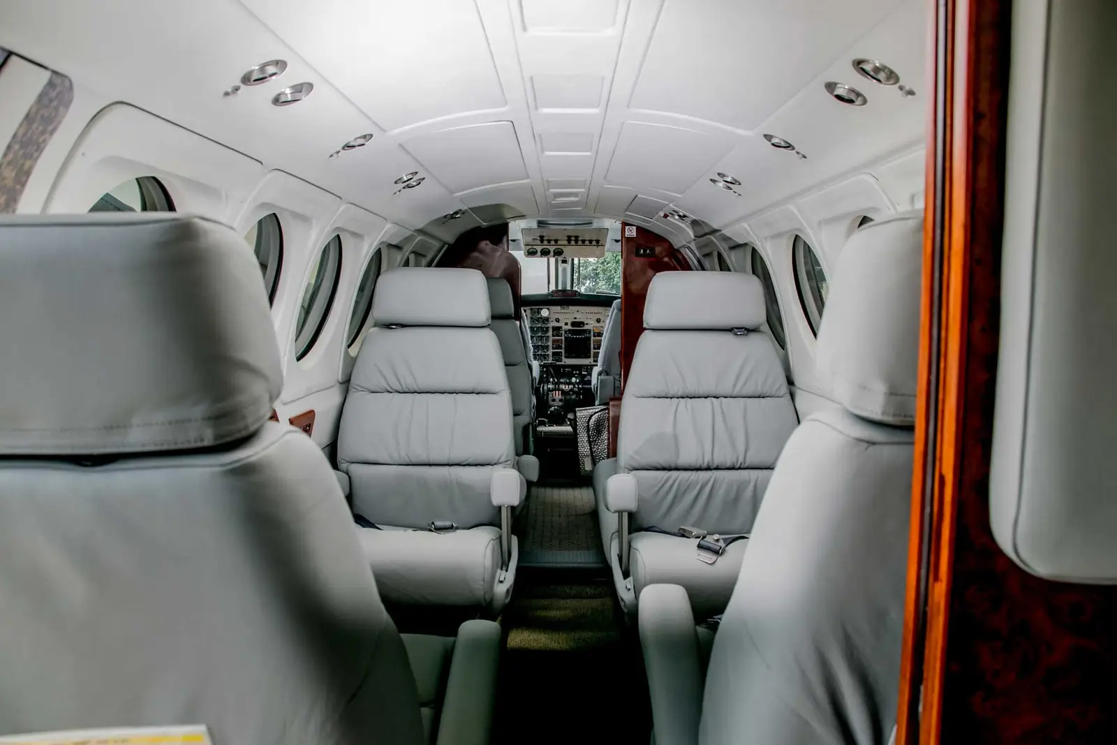 Beechcraft King Air 200 9J-STB operated by Staravia Air Charters photo 2